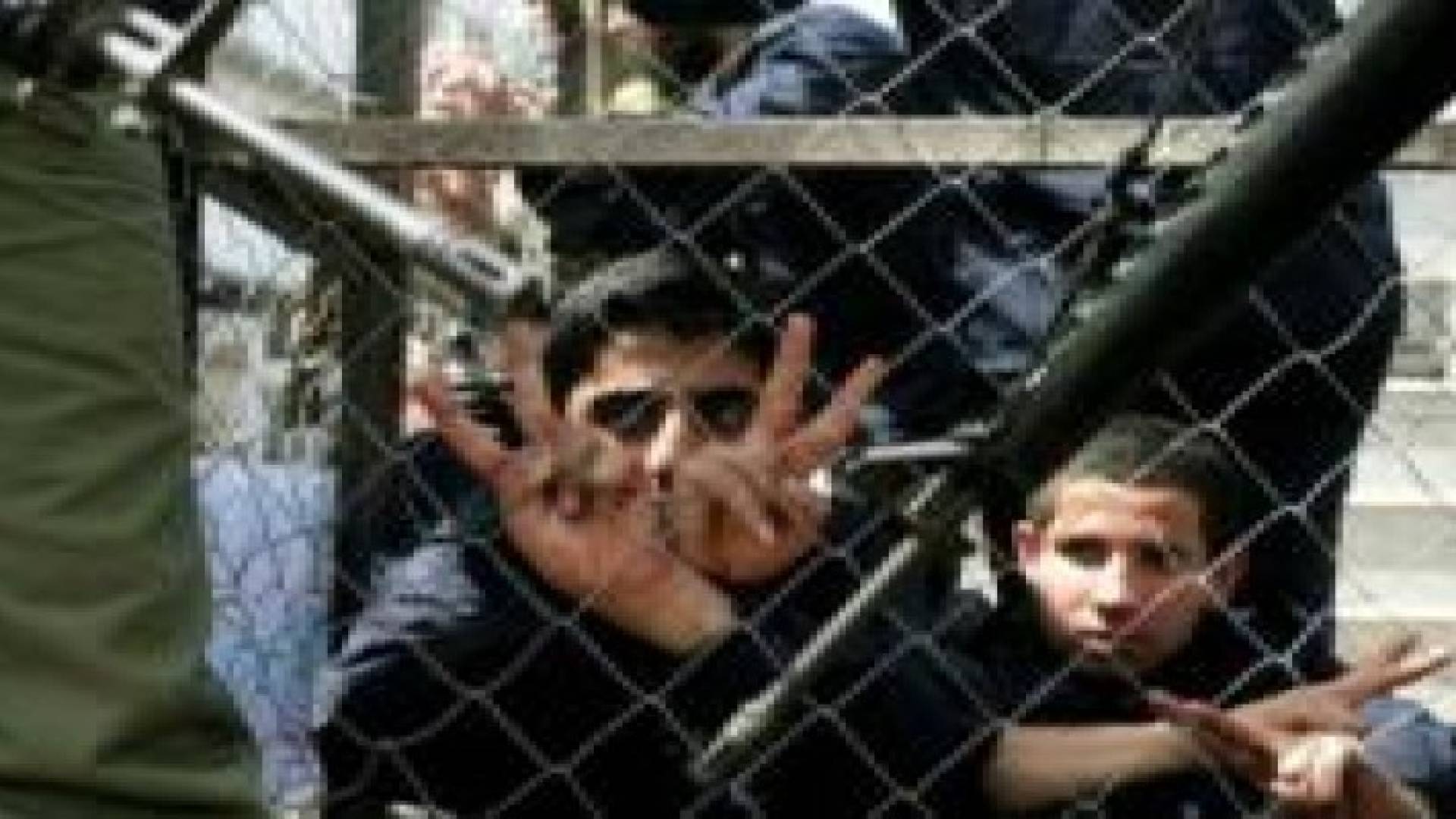 اسرائيل تواصل انتهاكاتها بحق 200 طفل فلسطيني قاصر في سجونها