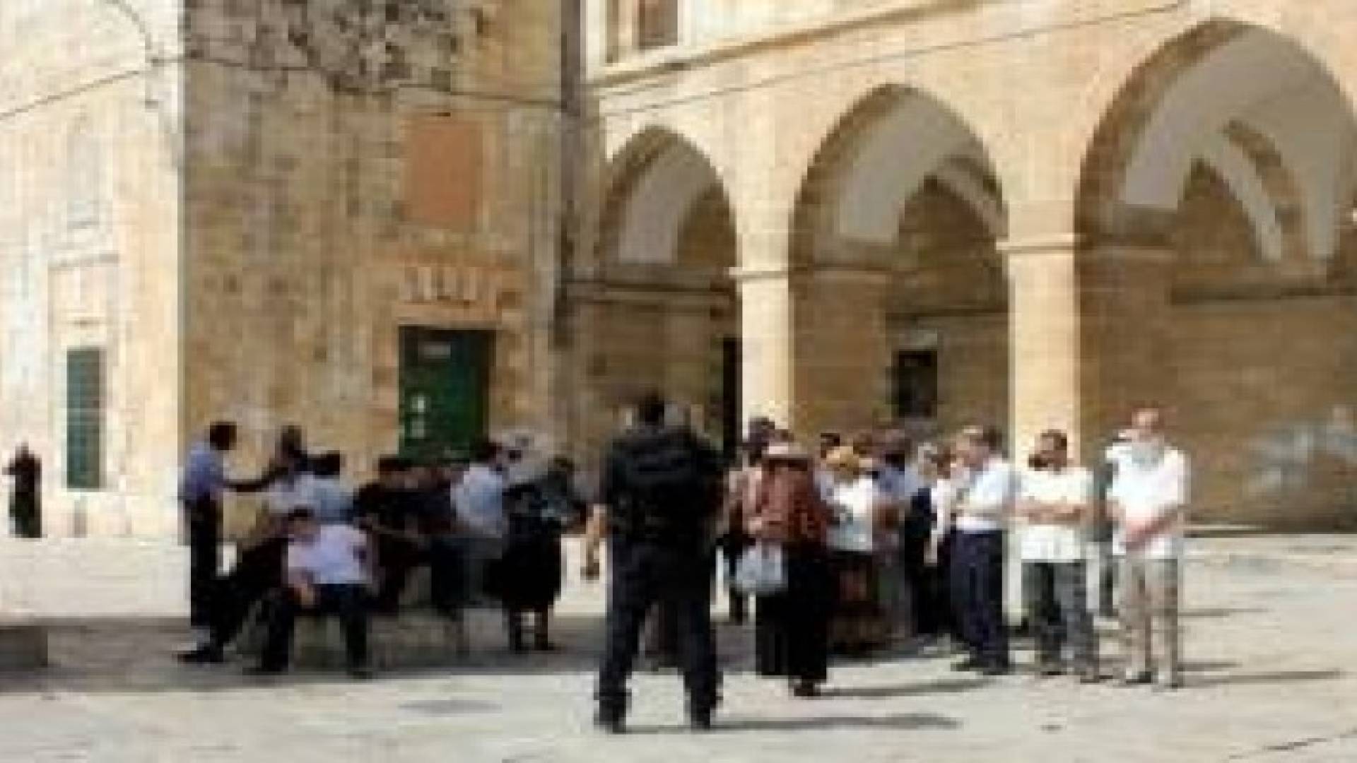 مستوطنون يقتحمون الأقصى وسط تكبيرات المرابطين