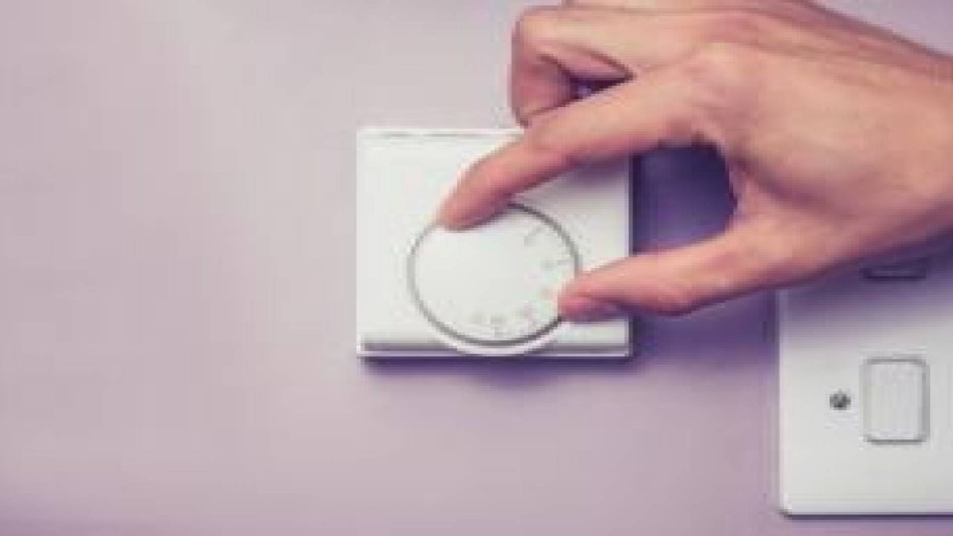 لماذا تتجمد النساء بردا في العمل؟