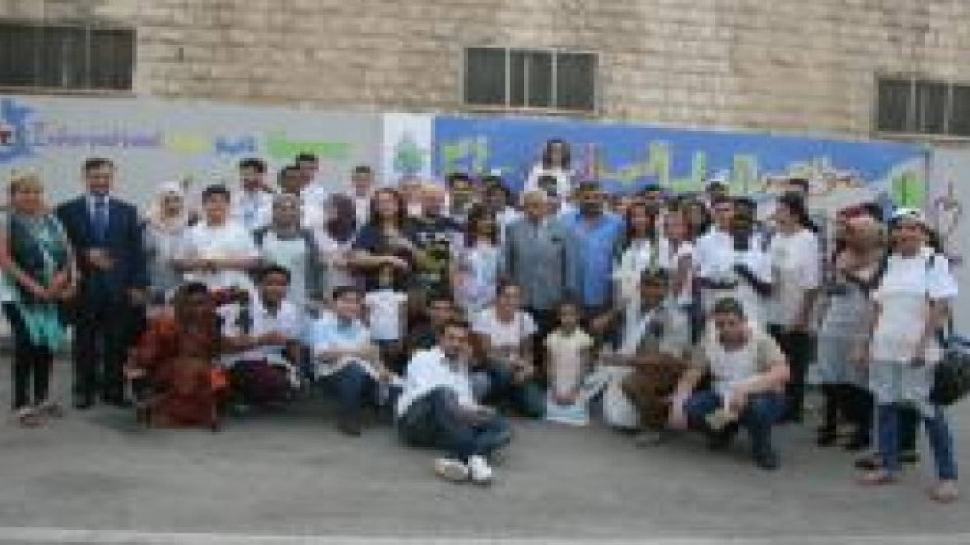 بلتاجي يشارك الشباب العربي برسومات جدارية في جاليري راس العين