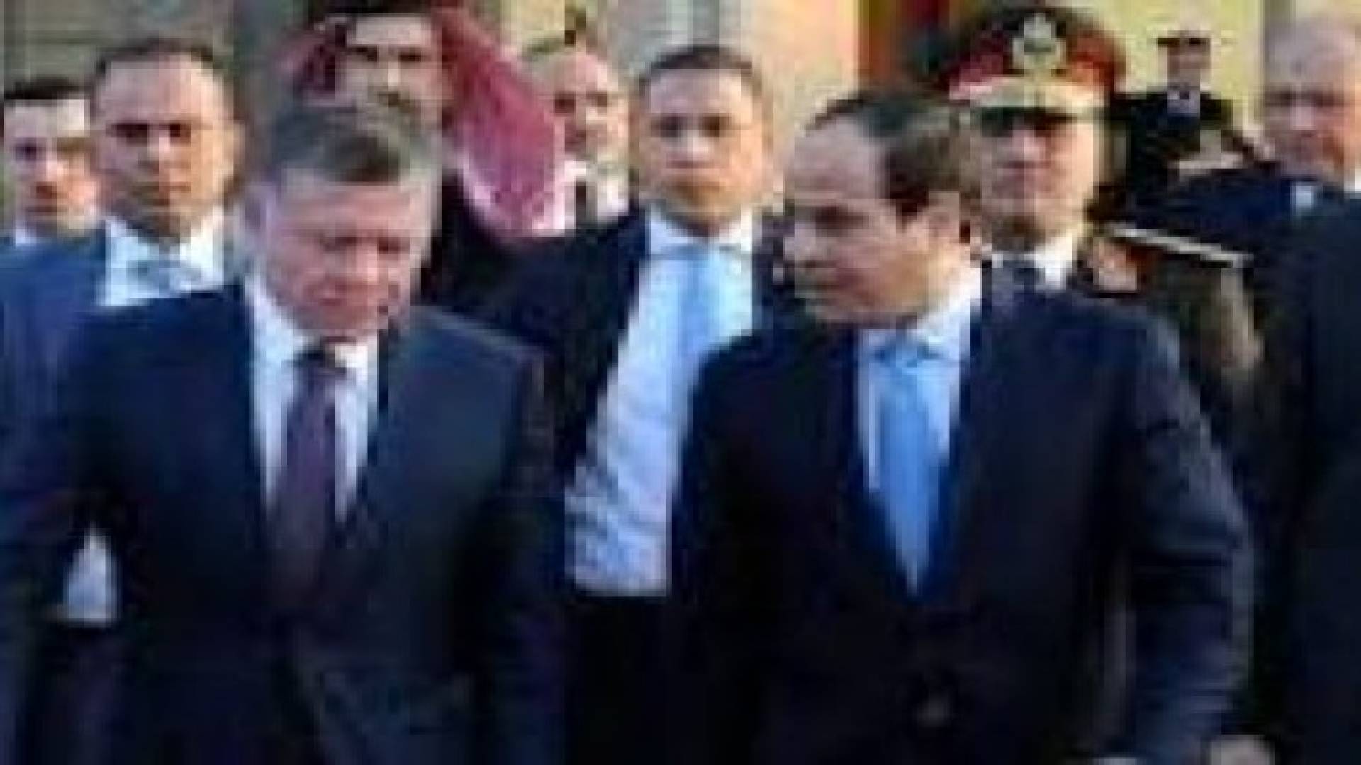 الملك يشارك في حفل افتتاح قناة السويس في مصر