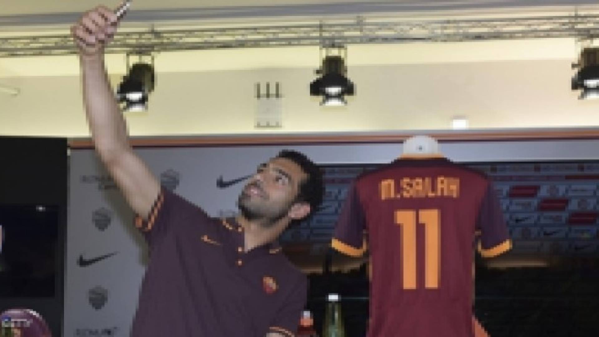 محمد صلاح في روما رسميا