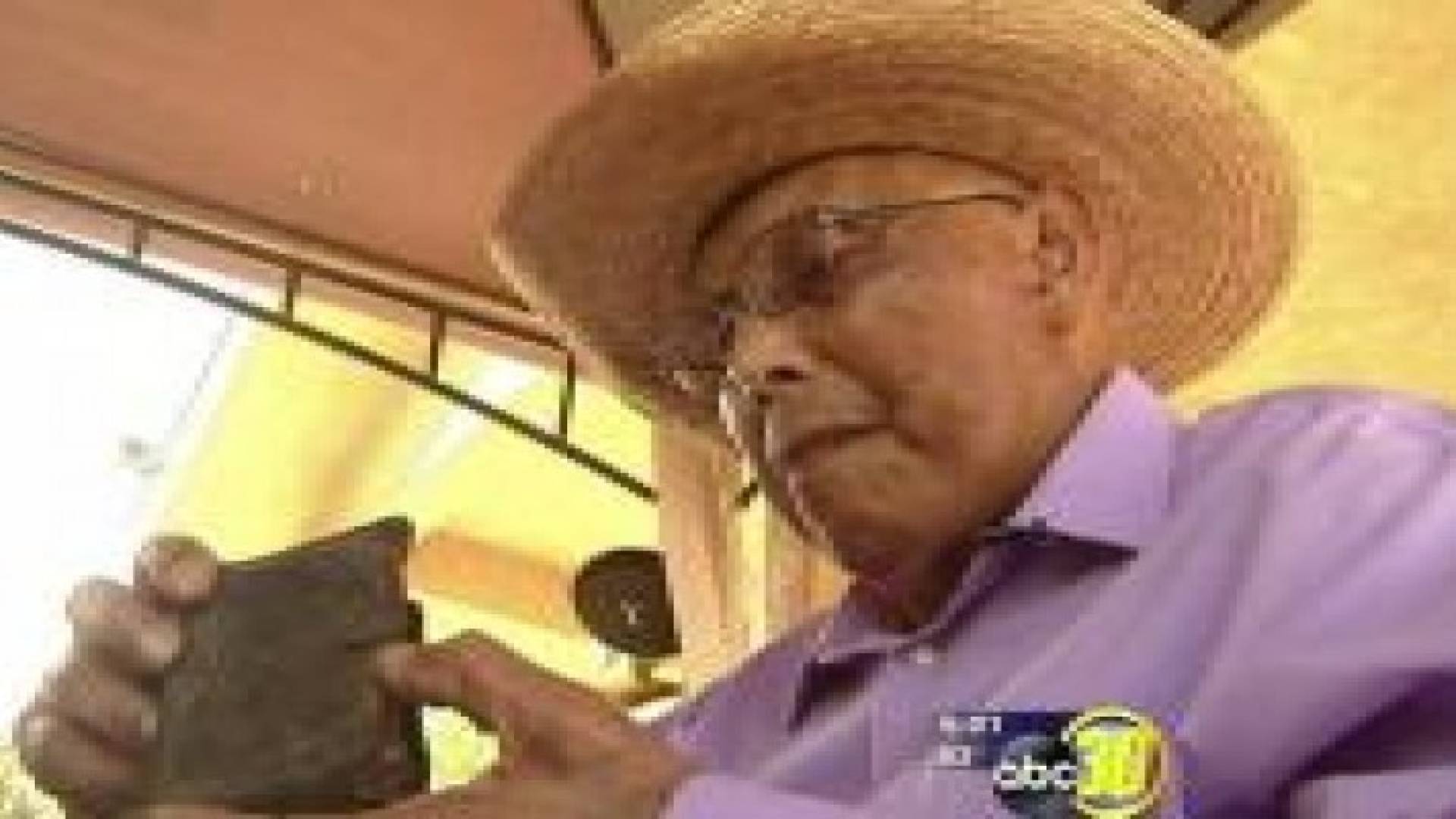 جندي أميركي يستعيد محفظة أضاعها في النمسا قبل 70 عاما