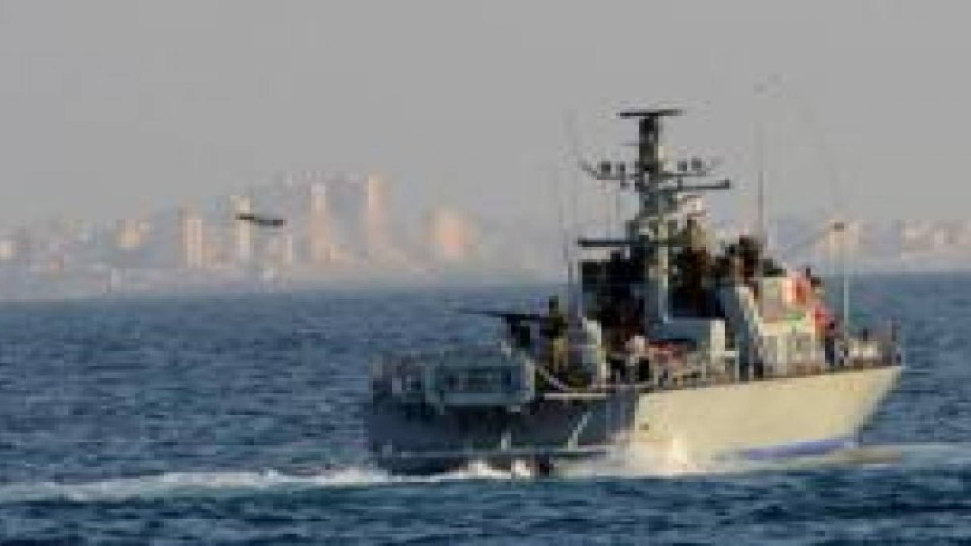 زوارق إسرائيلية تستهدف الصيادين ببحر بيت لاهيا