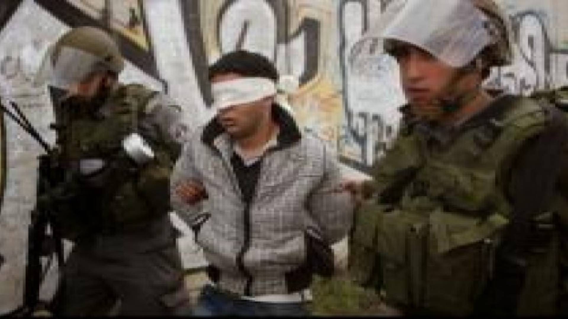 الاحتلال يعتقل شابا غرب رام الله