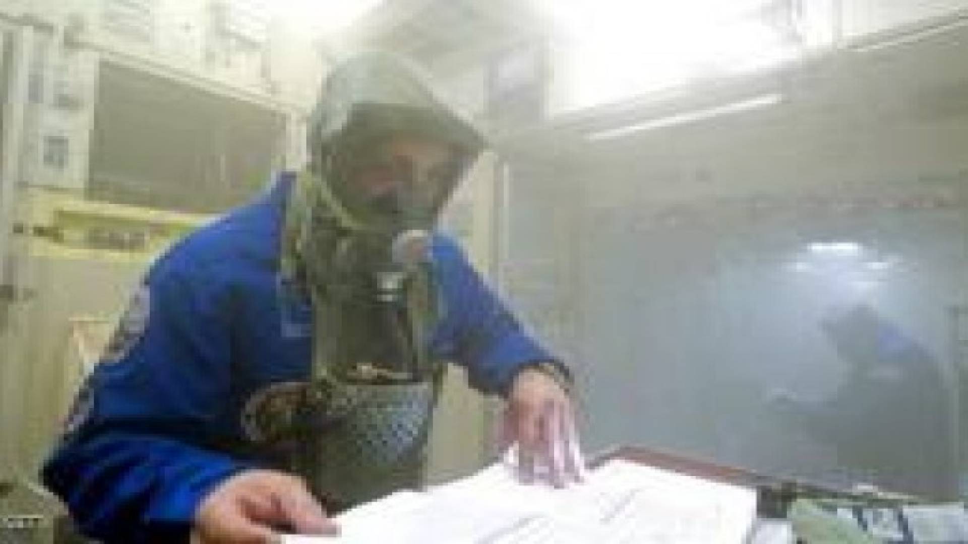 رواد يأكلون "أول نبات" ينمو بالفضاء