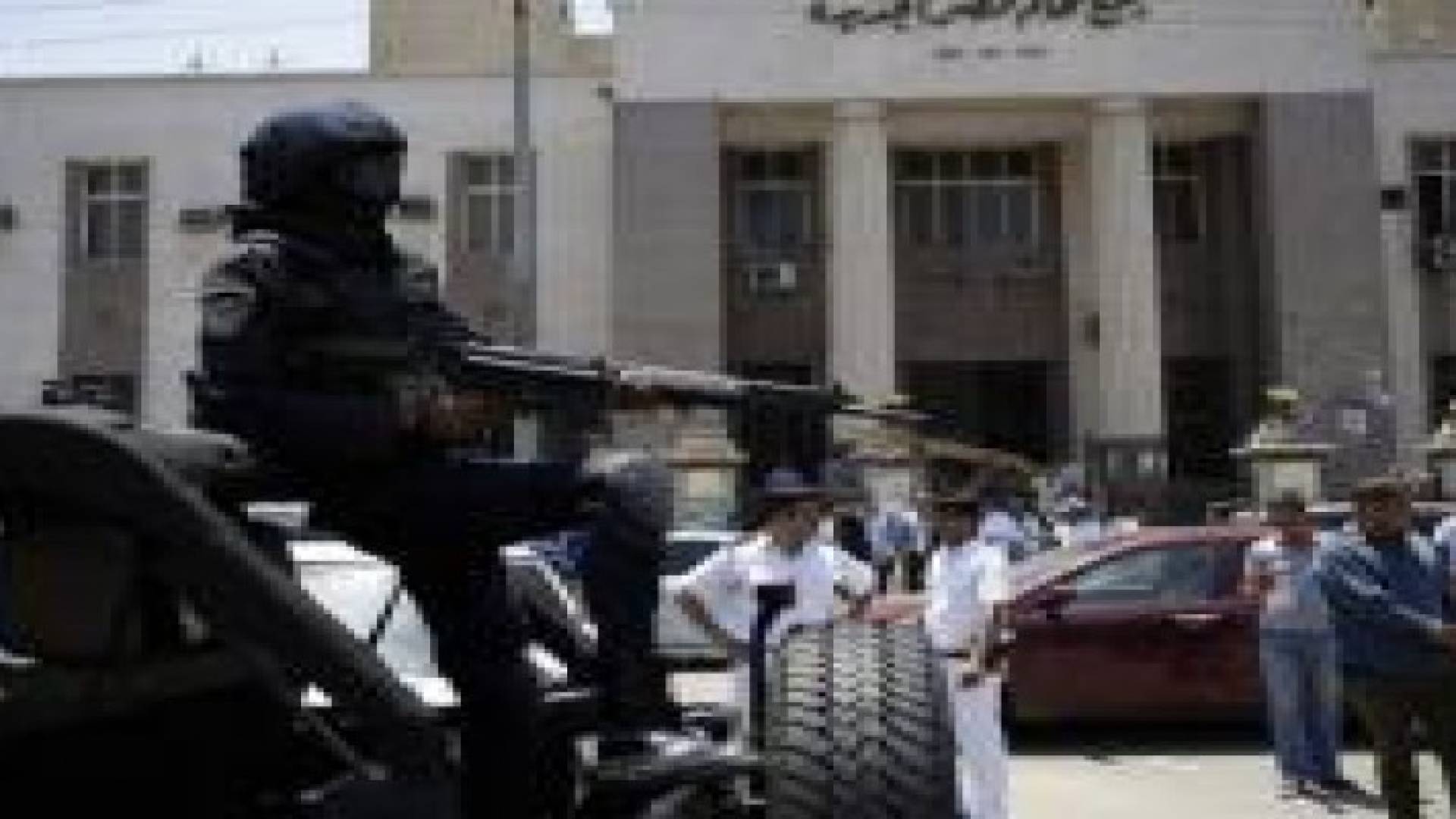 مصر: إصابة ضابطي شرطة ومجند بانفجار عبوة ناسفة