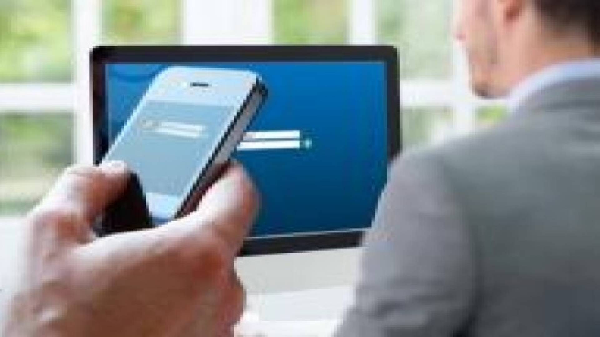 طريقة لسرقة المعلومات السرية من جهاز كمبيوتر غير موصول بالكهرباء