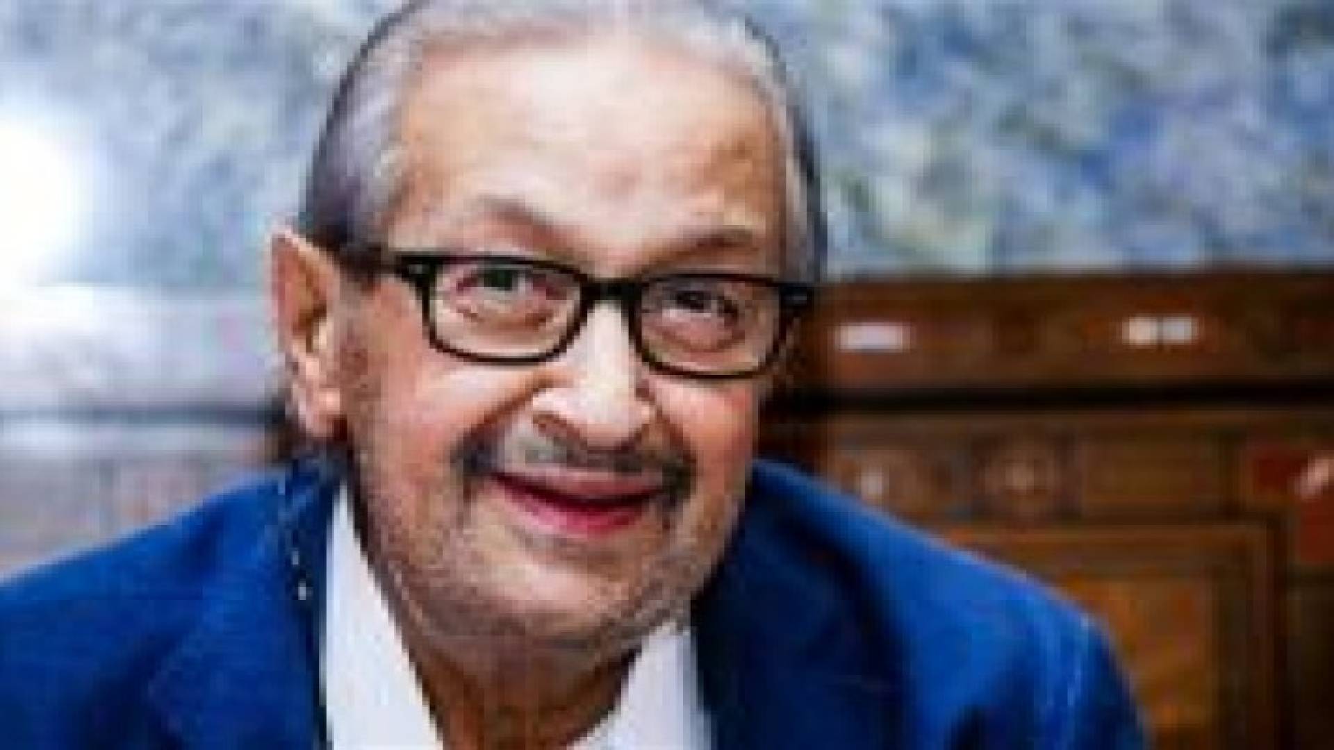 وفاة الفنان نور الشريف بعد صراع مع المرض.. فيديو