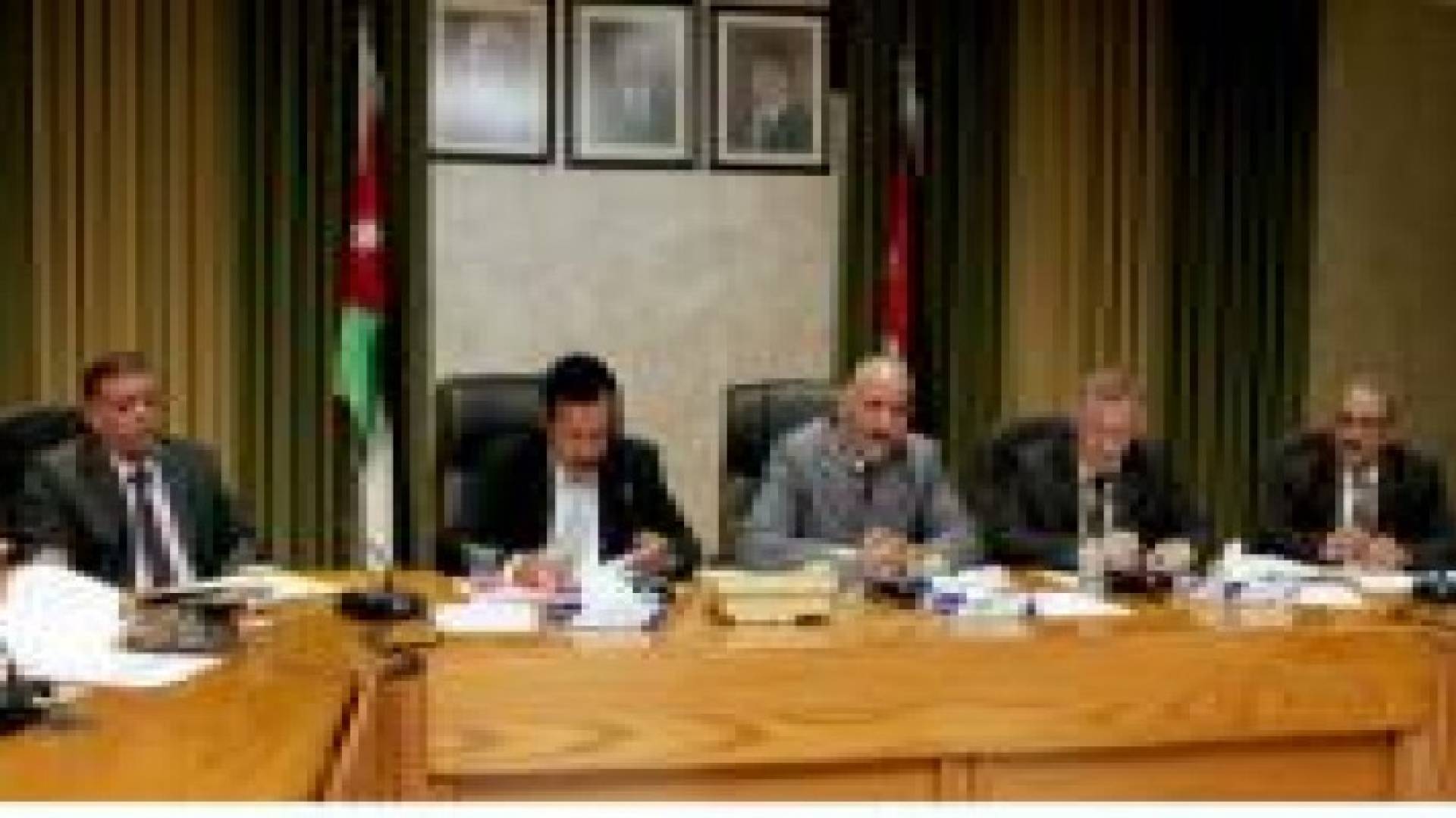 دمج المدارس التي يقل عدد طلبتها عن 30 طالبا