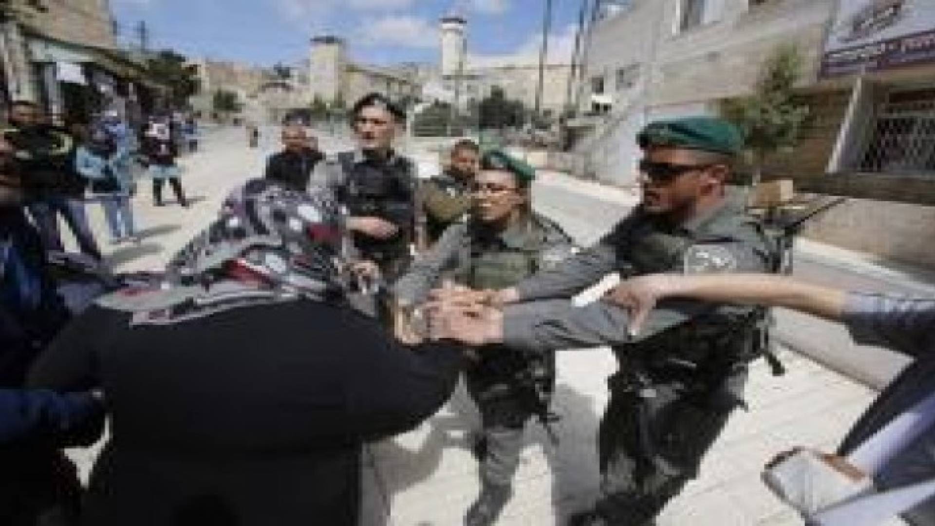 وزير الاحتلال الاسرائيلي يقتحم الحرم الإبراهيمي