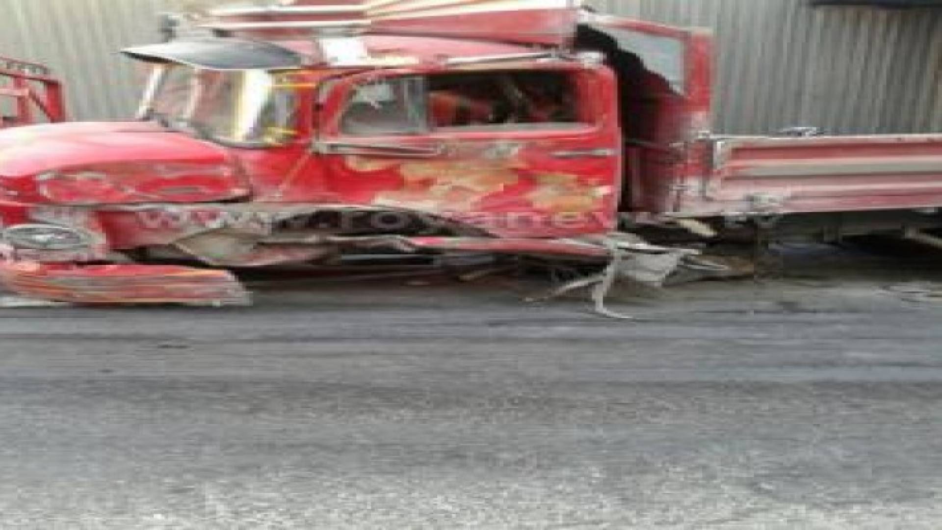 بالصور. تدهور قلاب في شارع الاستقلال بعمان