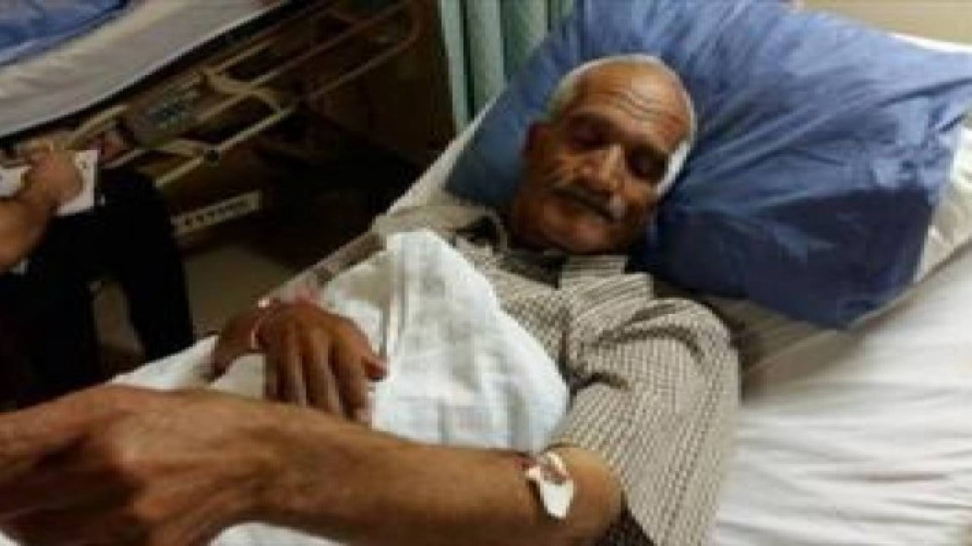 وزير الصحة يطمئن على صحة افراد اسرة تعرضت لسقوط قذيفة في الرمثا