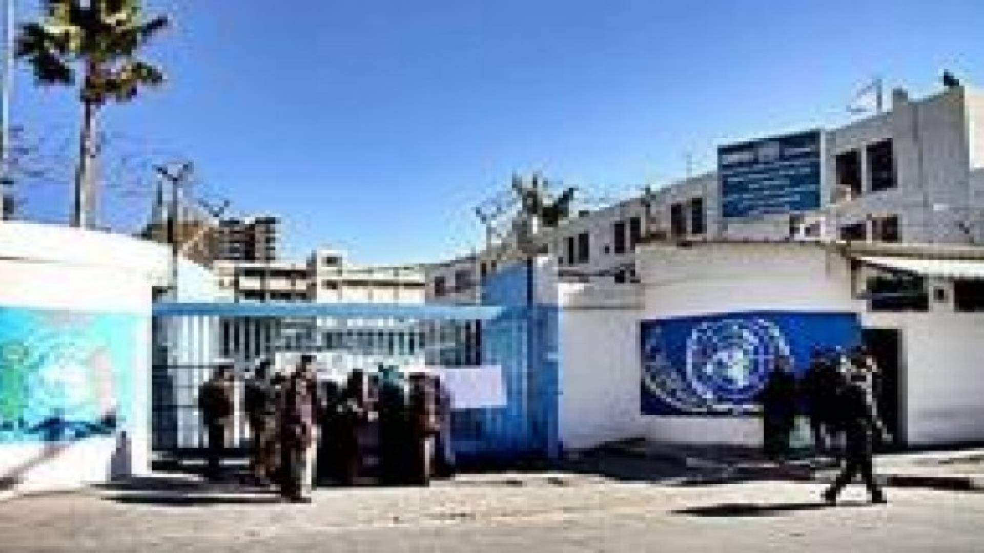 «الأونروا» ترجئ قرار تأجيل العام الدراسي