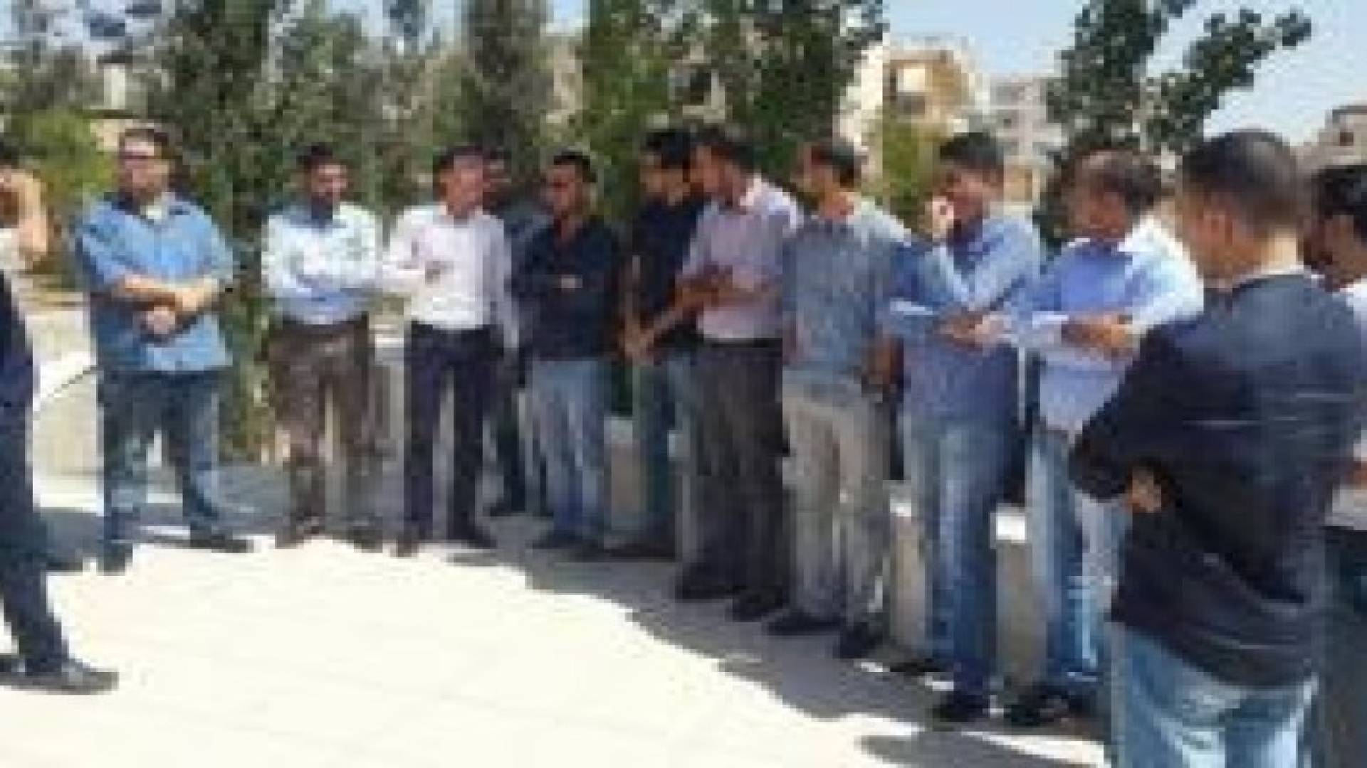 وقفة احتجاجية للاطباء مزاولي المهنة تندد بالتعيينات الاخيرة .. صور