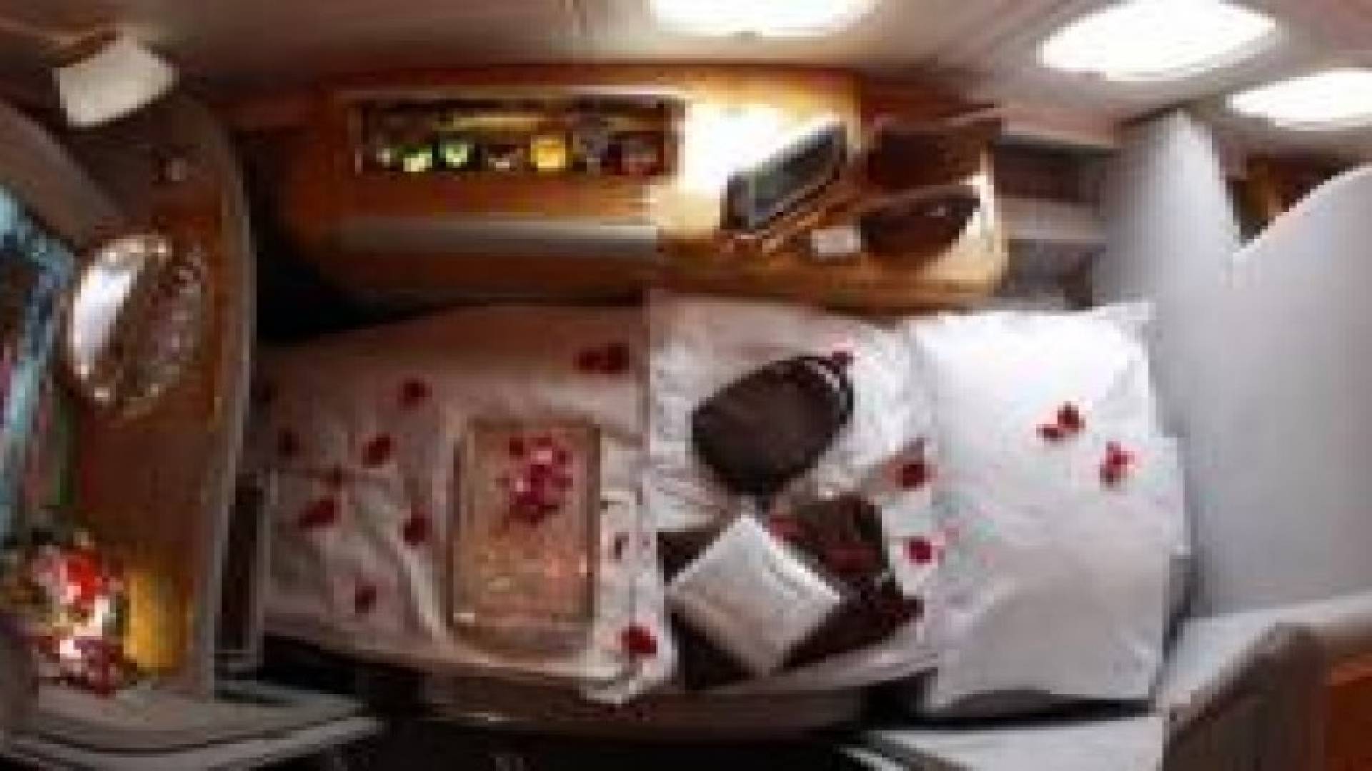 6 حيل لتطير بمقصورة الدرجة الأولى مجانا