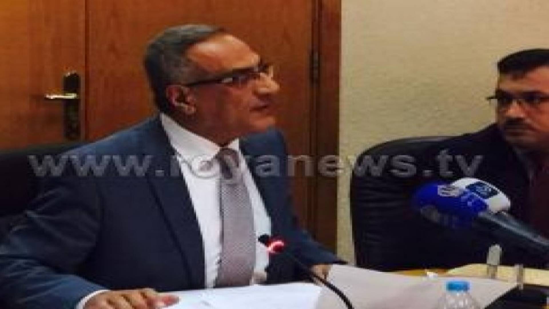 وزارة الصحة تعين ٤٠٠ طبيب لسد نقص الاطباء والنسور يؤكد: الحكومة لن تسمح بتسرب الكفاءات