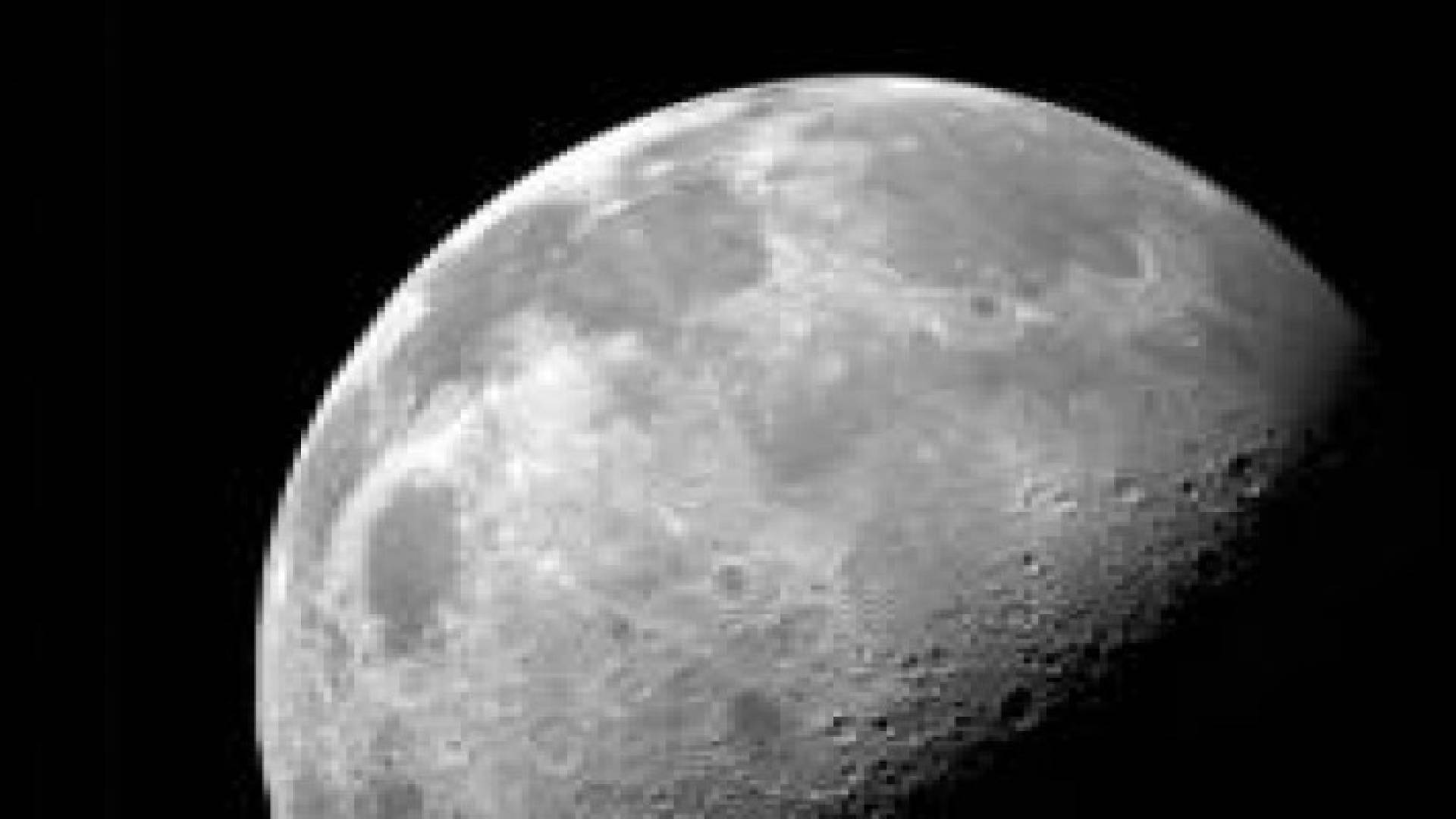 اكتشاف غاز النيون في جو القمر