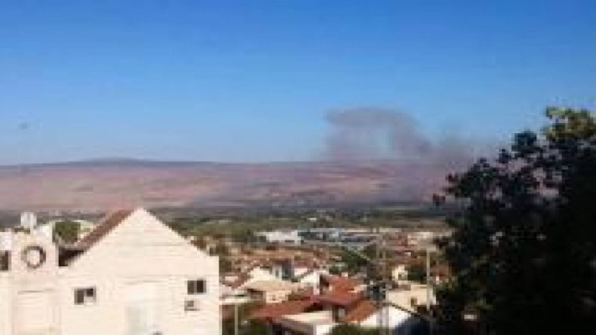 بالصور : سقوط 4 صواريخ في هضبة الجولان