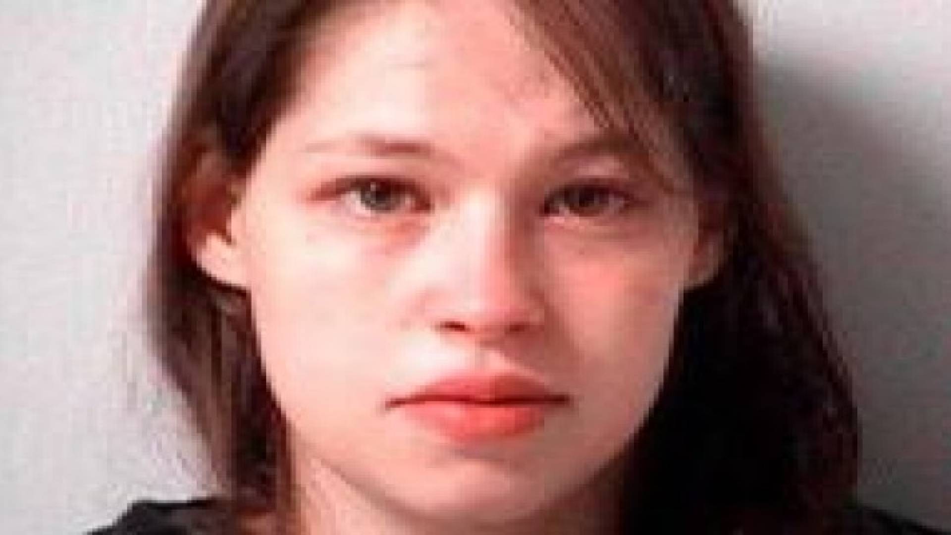 أم تقتل أطفالها الثلاثة لأن "زوجها يفضلهم على شقيقتهم"