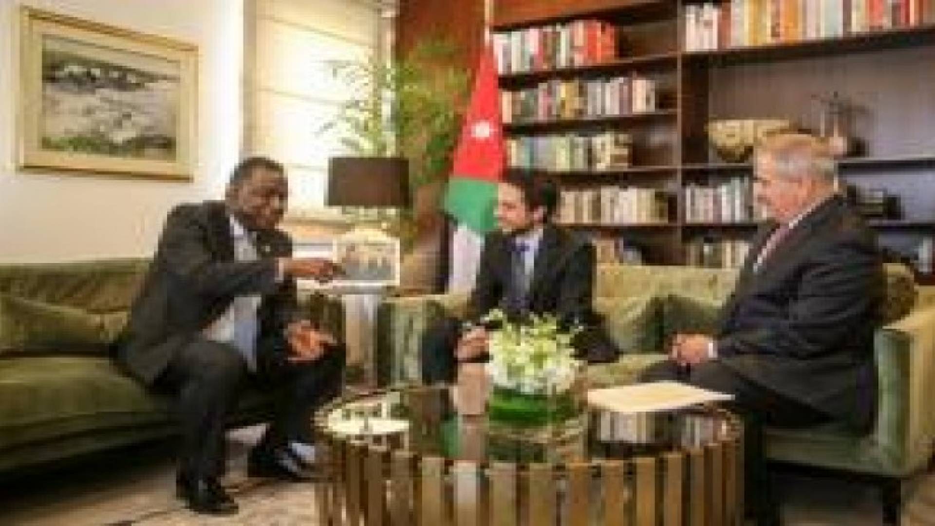 ولي العهد يلتقي عددا من كبار الشخصيات المشاركة في المنتدى العالمي للشباب والسلام والأمن