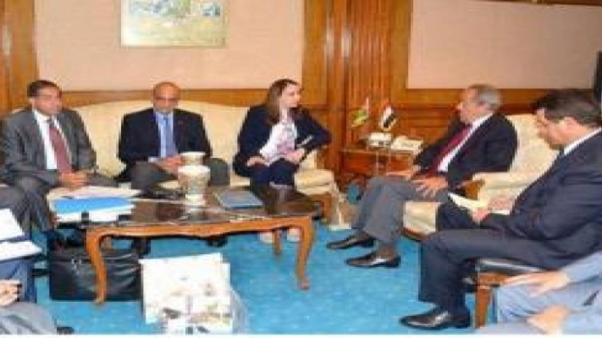 وزيرة الصناعة تبحث تعزيز التعاون الاقتصادي مع مصر