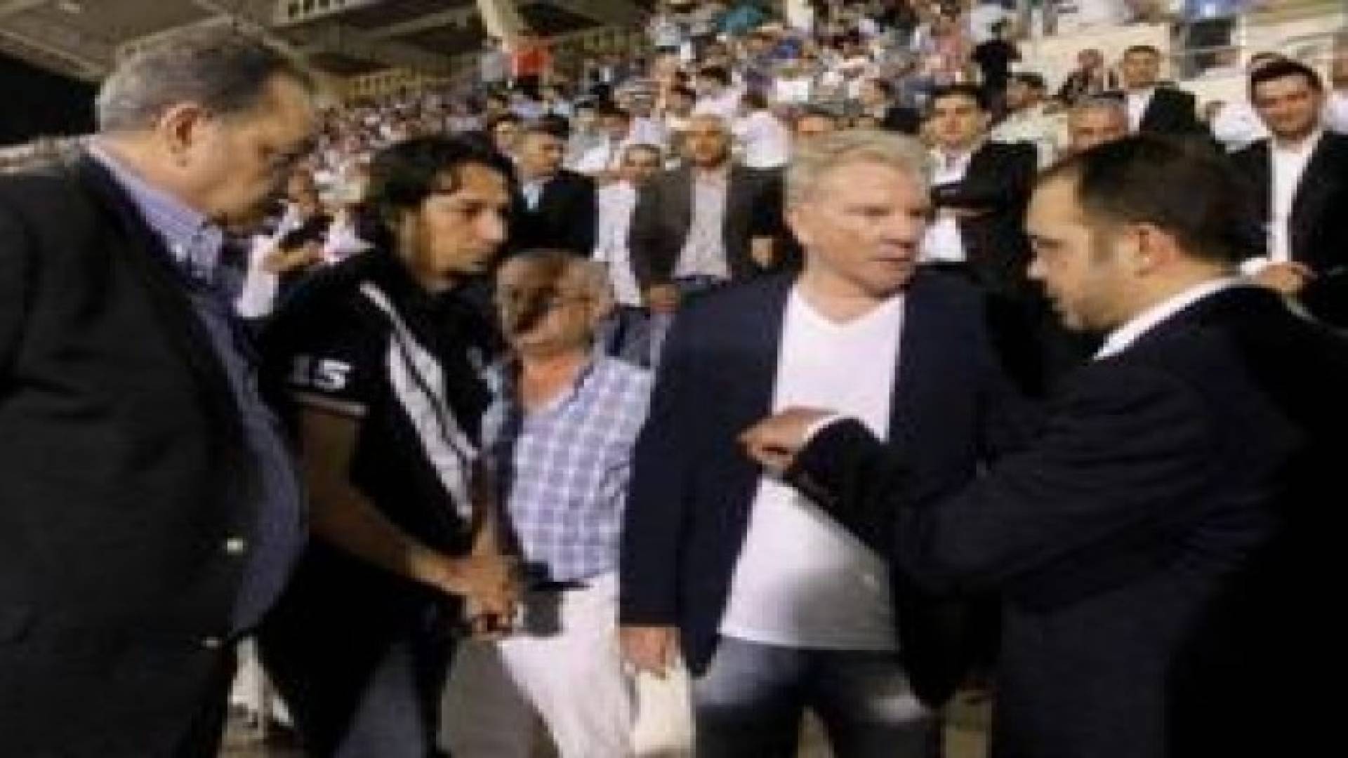 الامير علي يلتقي المدير الفني للمنتخب بوت