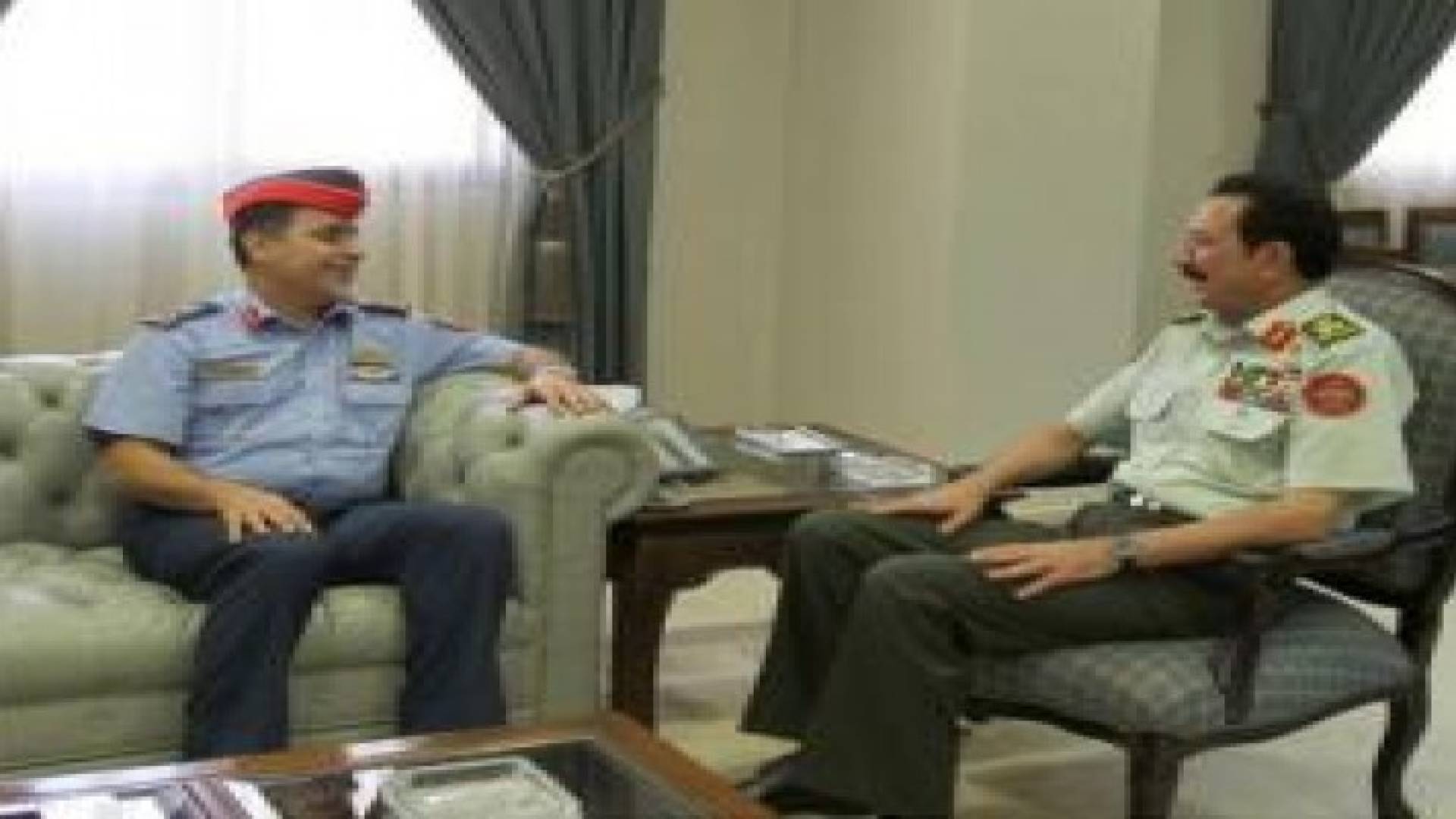 الفريق اول الركن الزبن يستقبل وفدا عسكريا إماراتيا