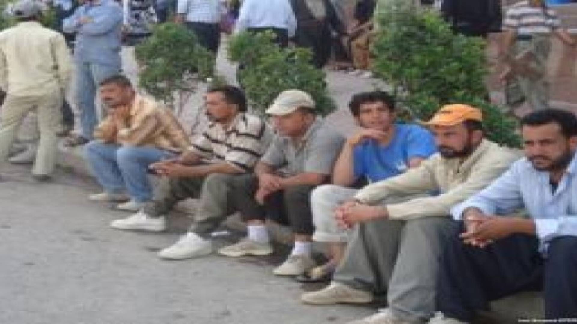 "العمل" توقف طلبات إلغاء تسفير العمالة المخالفة