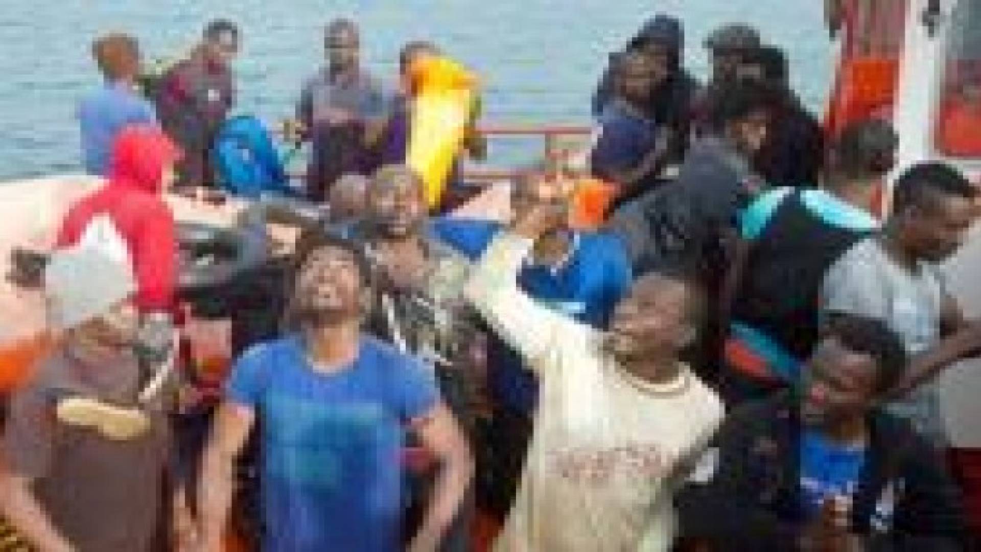 أغرب 10 طرق وصل بها مهاجرون إلى إسبانيا 2015