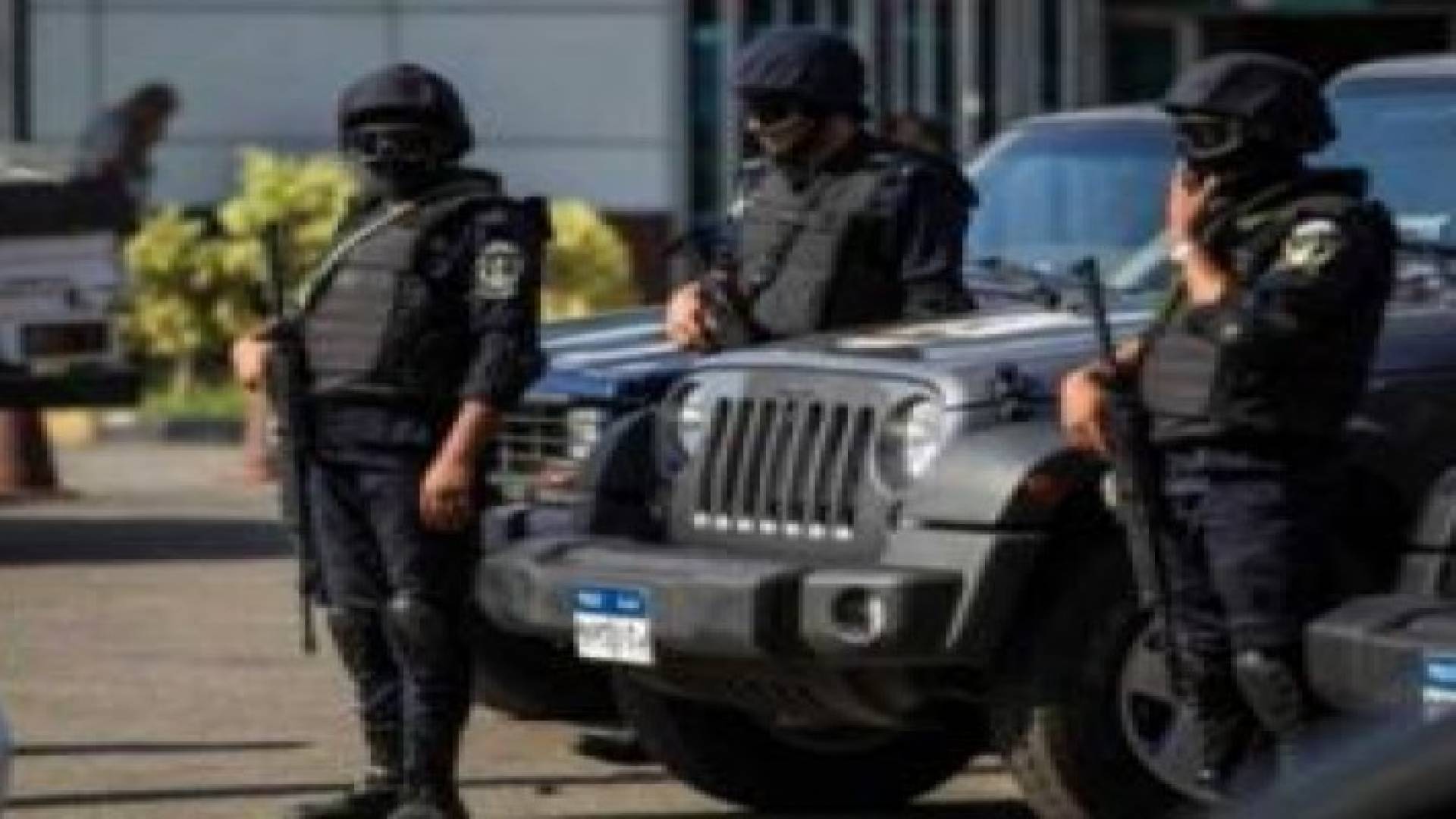 مقتل ثلاثة شرطيين واصابة 33 آخرين في مصر