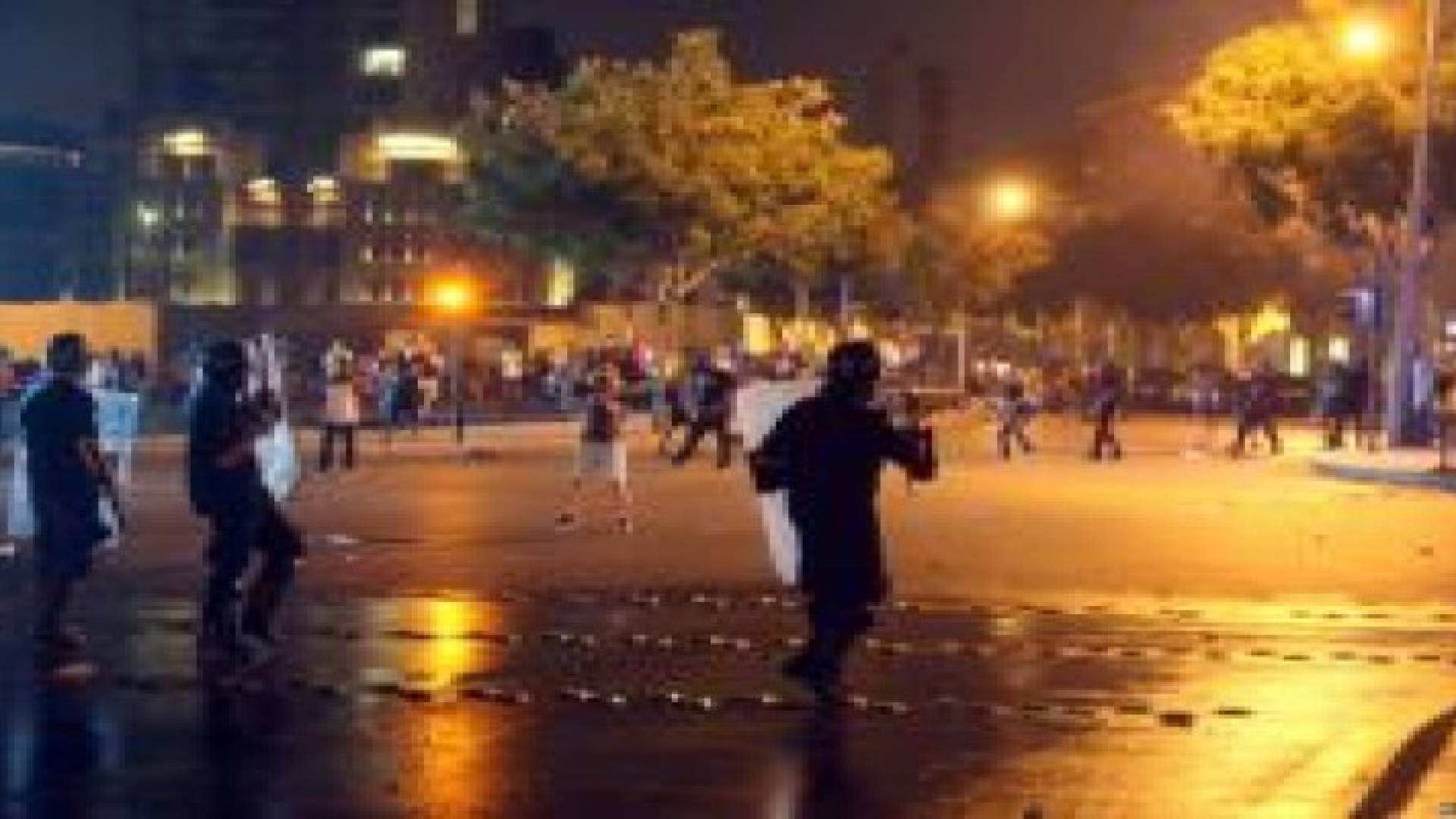 لبنان: 99 جريحا من قوات الامن بمواجهات وسط بيروت