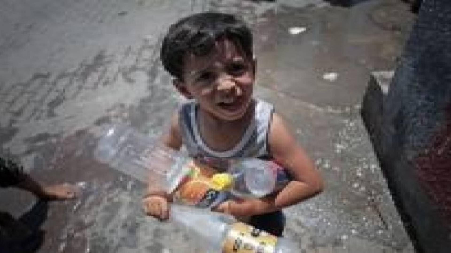 120 الف فلسطيني في غزة بدون مياه بسبب الحرب الاسرائيلية