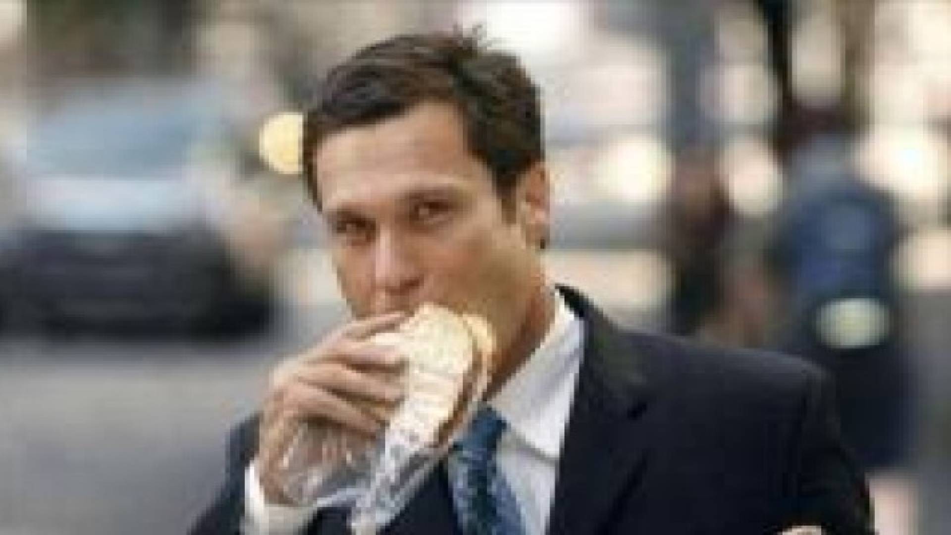 الأكل أثناء الحركة يؤدي للسمنة