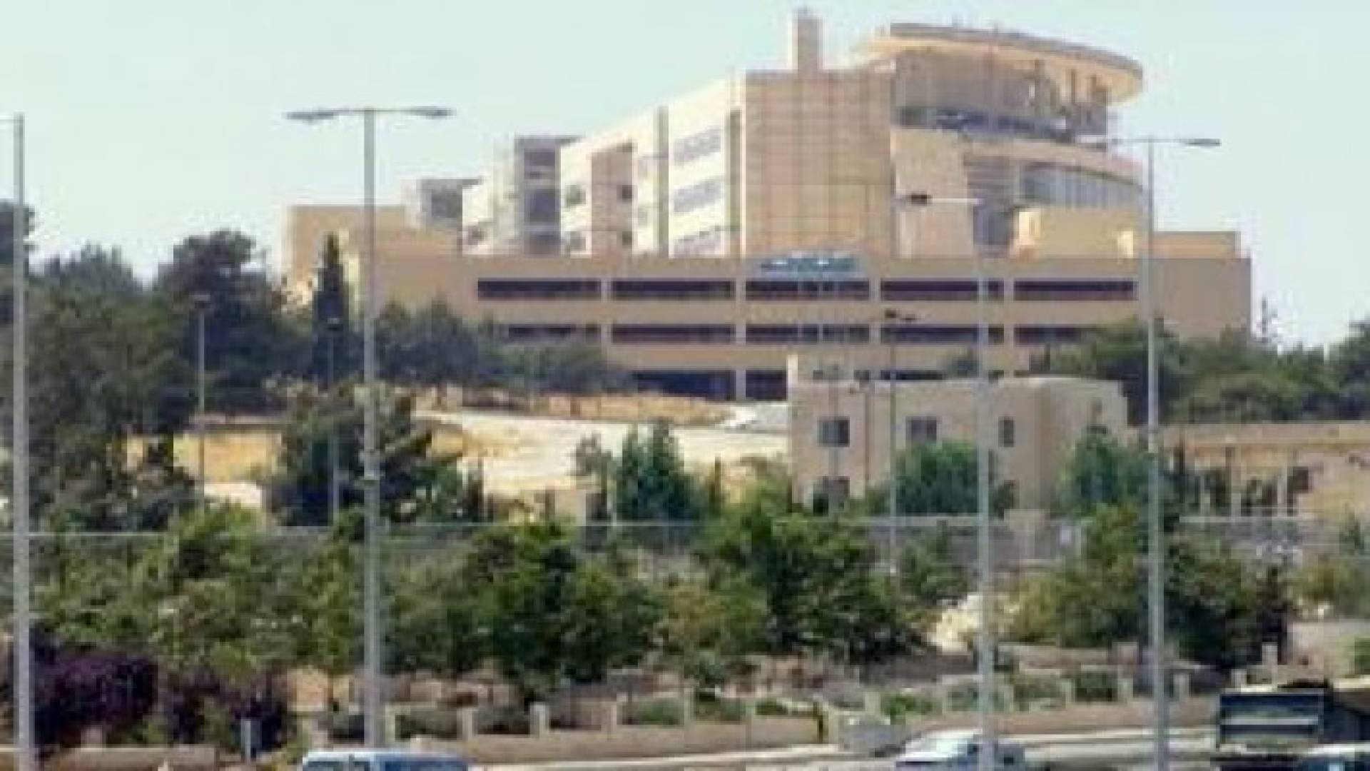 مداخل ومخارج معتمدة لتسهيل حركة المراجعين لمدينة الحسين الطبية