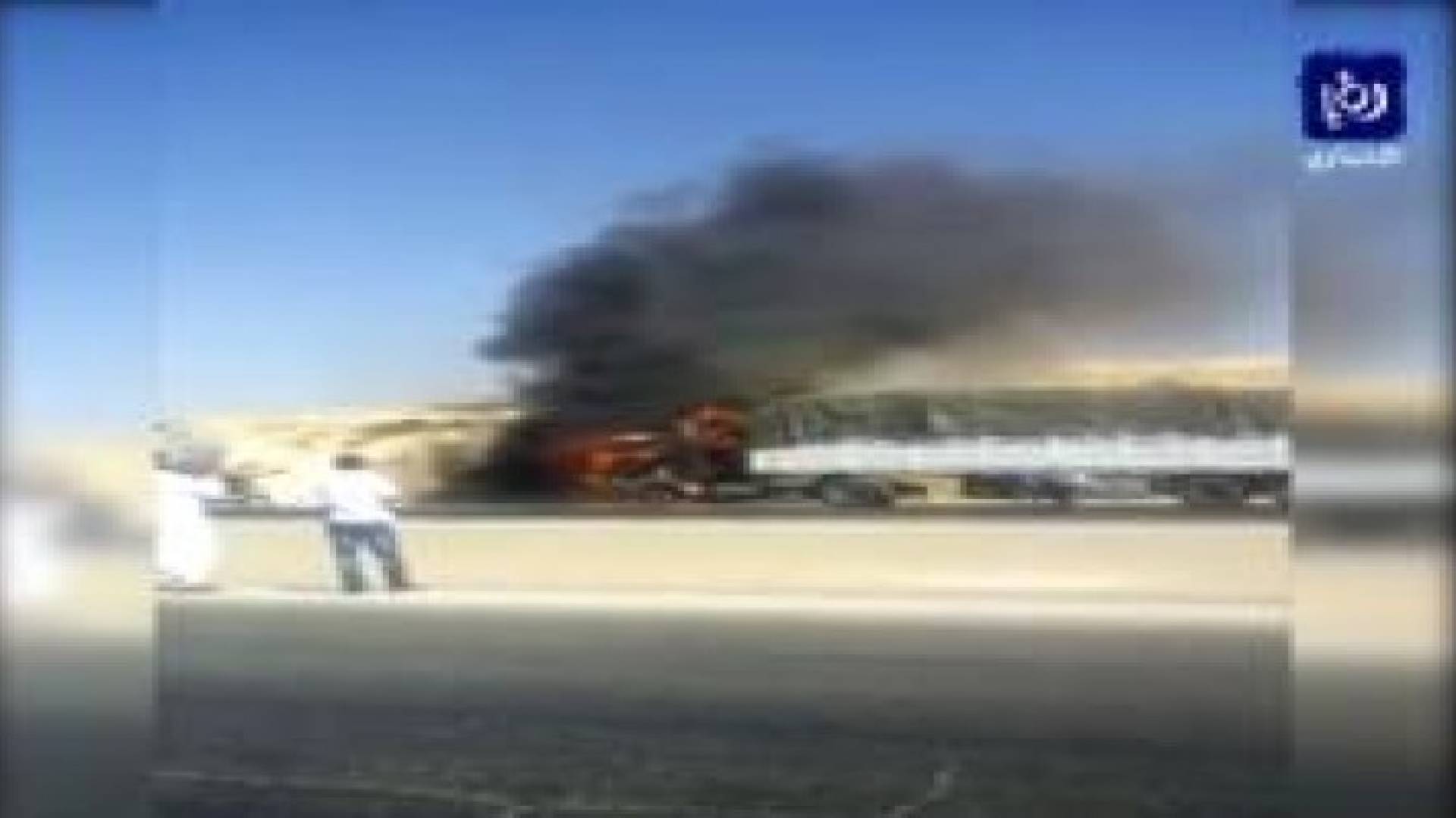 شاهد بالفيديو: حريق شاحنة على الطريق الصحراوي