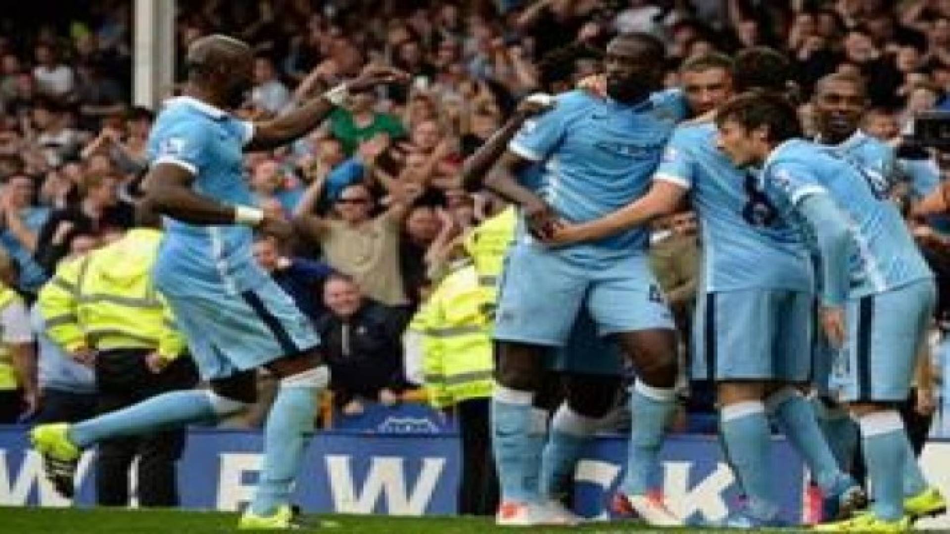 مانشستر سيتي يتمسك بقمة الدوري الانجليزي