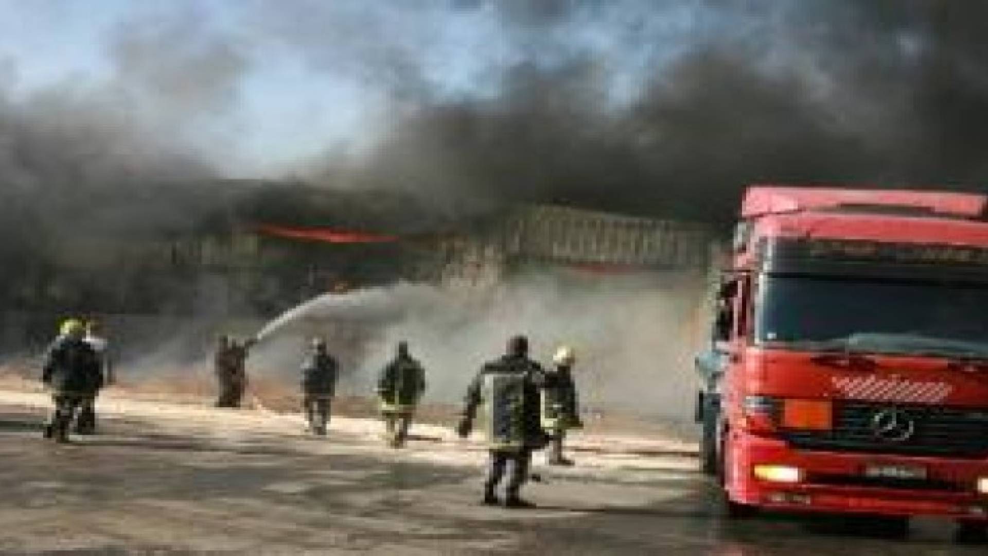 اخماد حريق كرفانات في العقبة