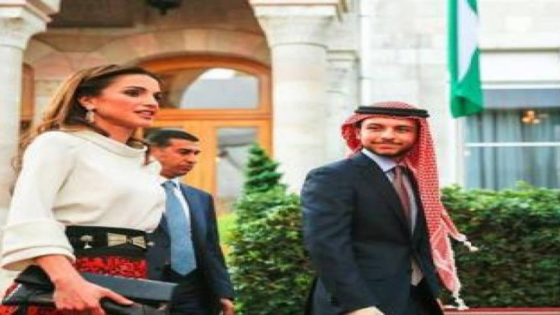 ولي العهد يهنئ جلالة المكلة رانيا بعيد ميلادها