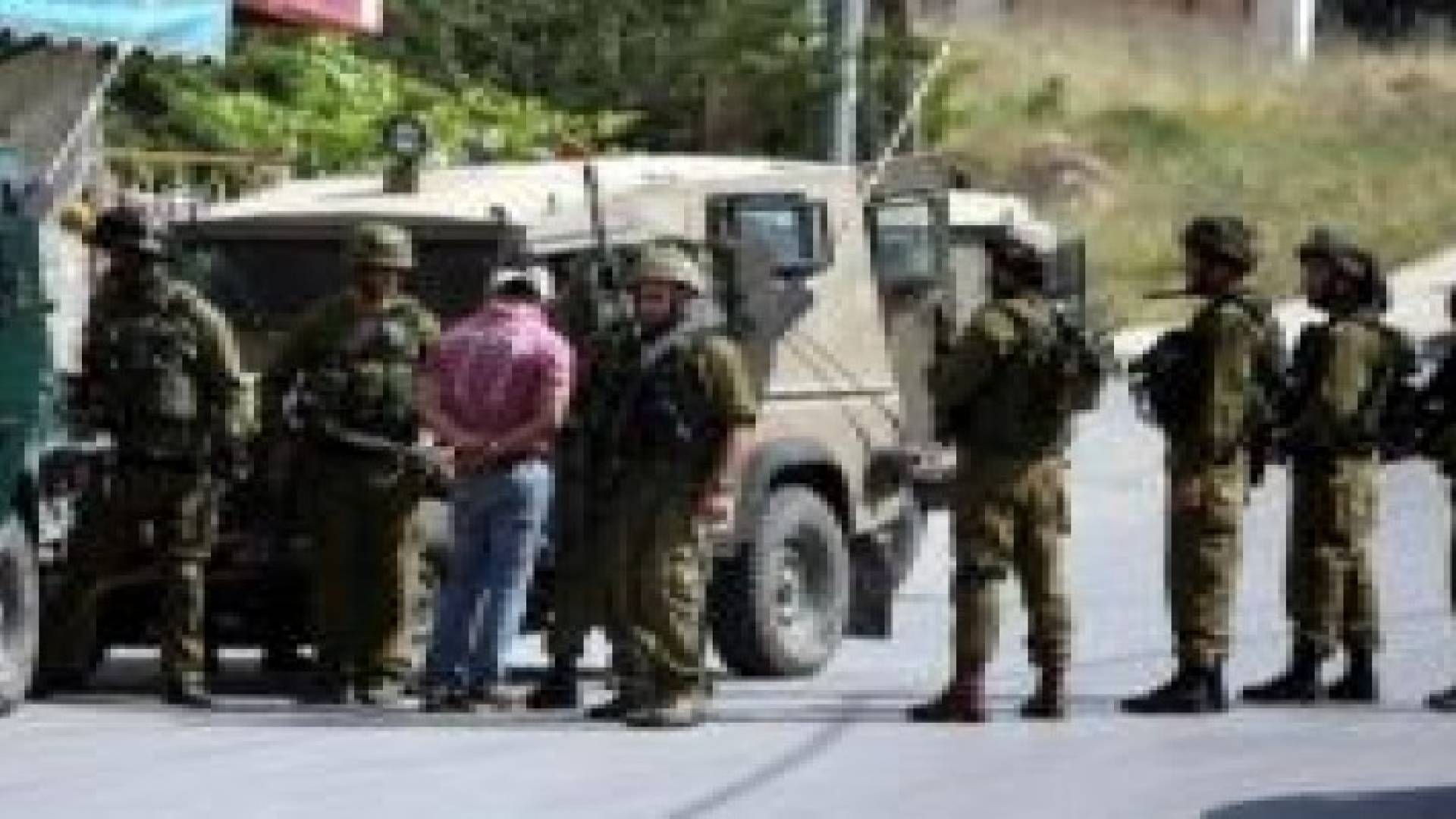 الاحتلال يعتقل 15 فلسطينيا في الضفة الغربية