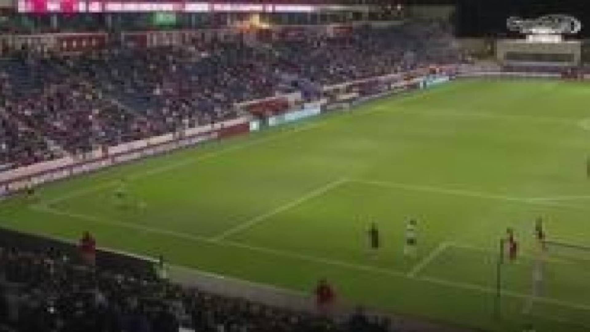 أمريكا: ركلة ركنية خادعة تعيد ذكريات روني ورونالدو .. فيديو