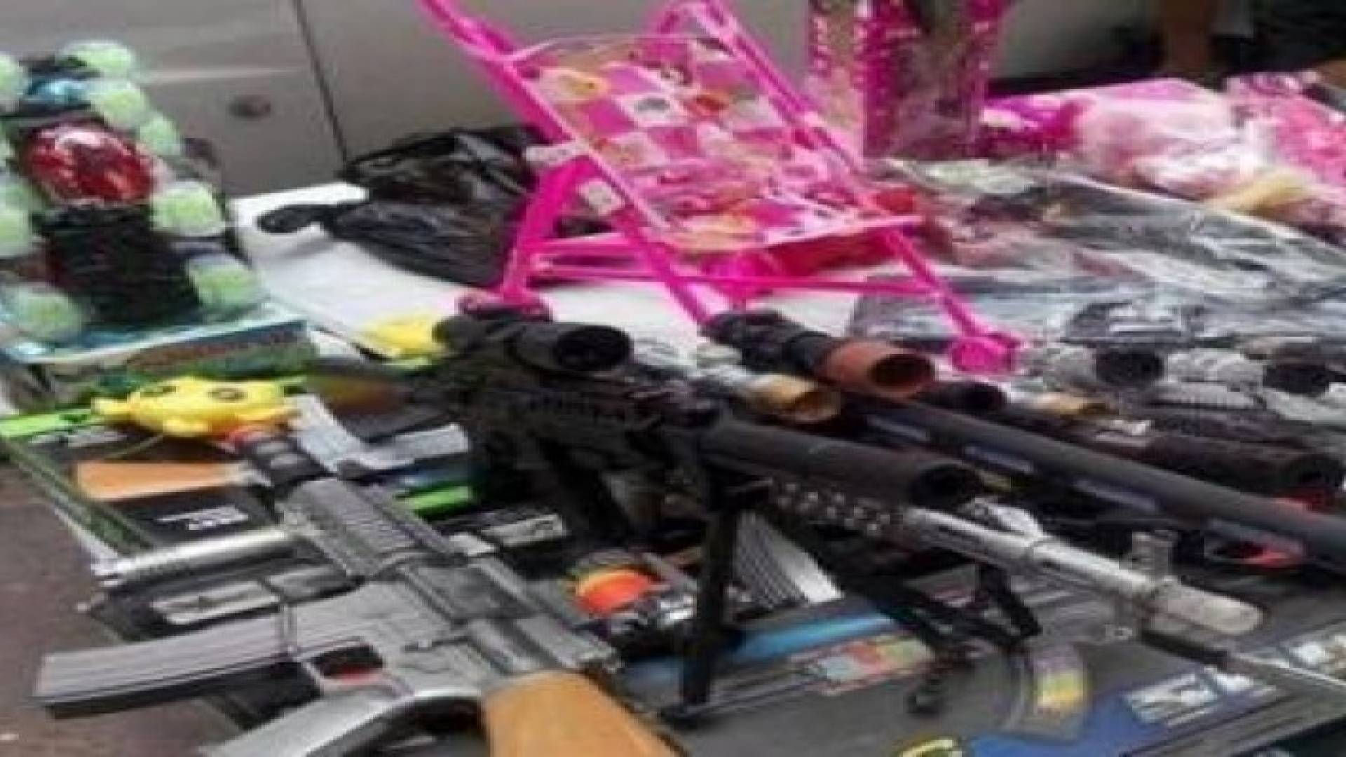 ضبط العاب اطفال خطرة وسلع مقلدة