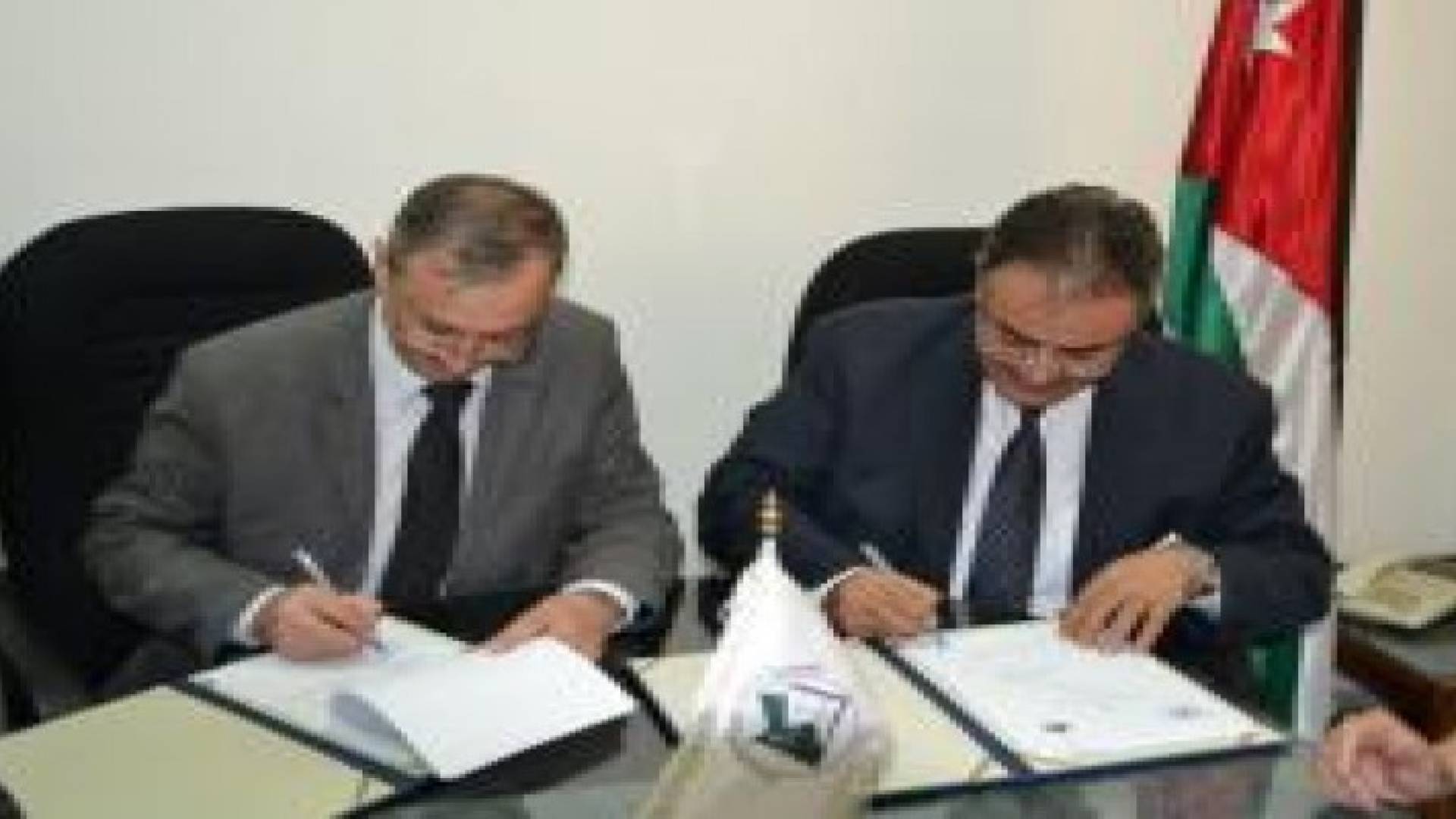 مكتب لدائرة الاراضي في جمعية المستثمرين في قطاع الاسكان