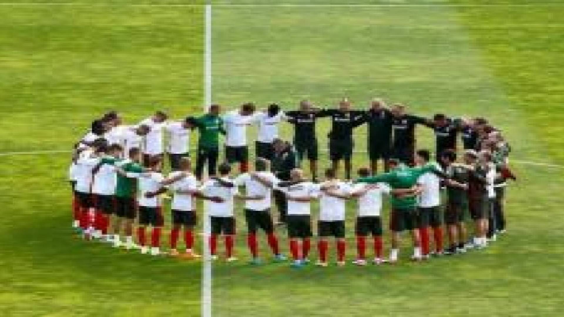 حمى الترحيب باللاجئين السوريين في أوروبا تجتاح المنتخبات الوطنية والمدرجات