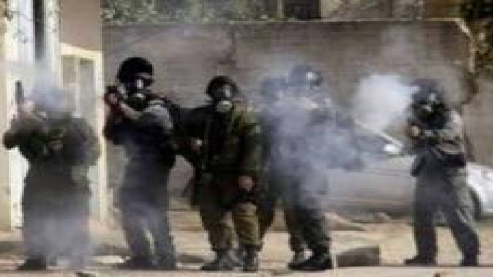 إصابة شاب واعتقال 4 باقتحام الاحتلال مخيم قلنديا