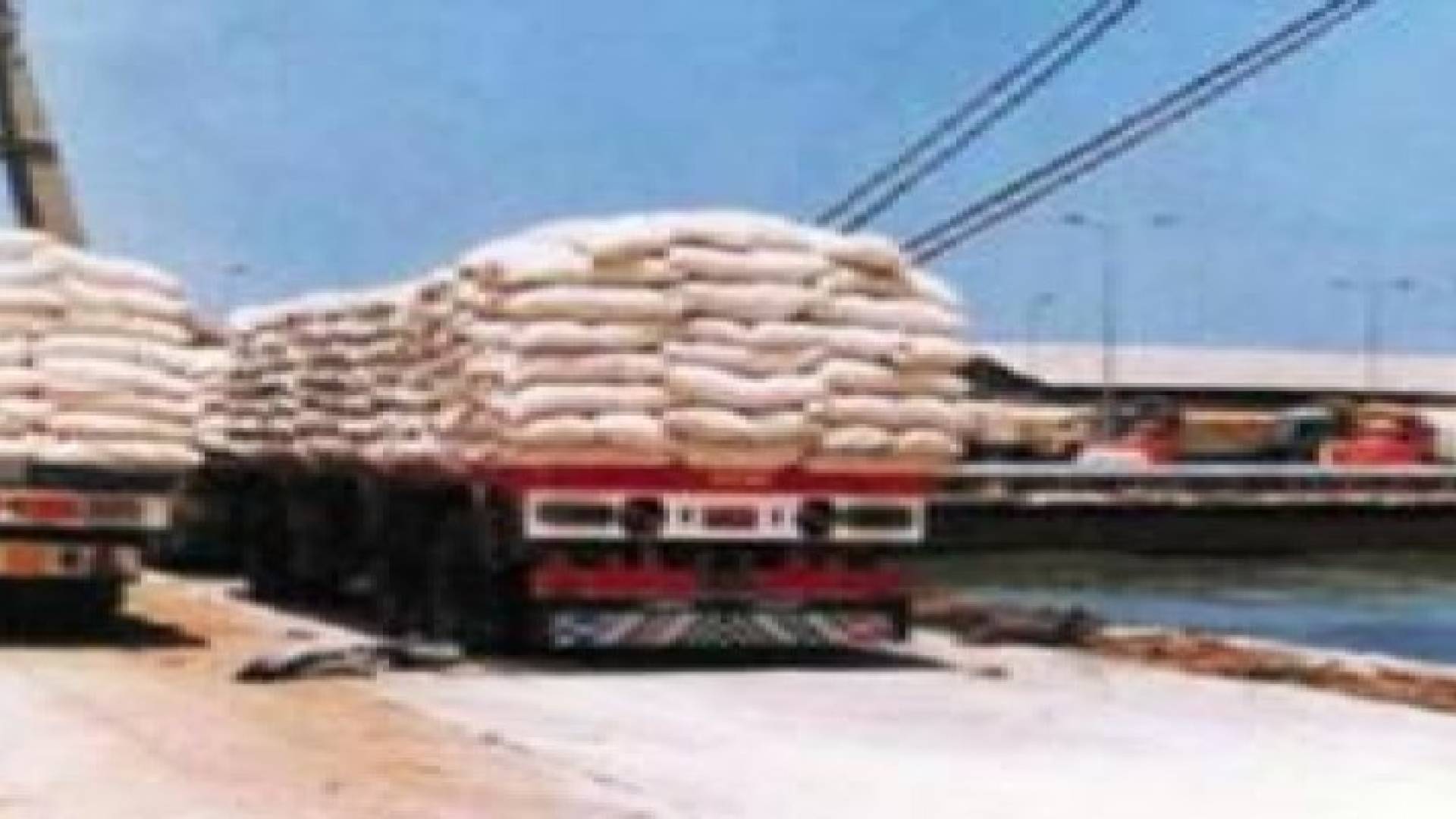 شحنة أميركية من القمح تصل إلى اليمن