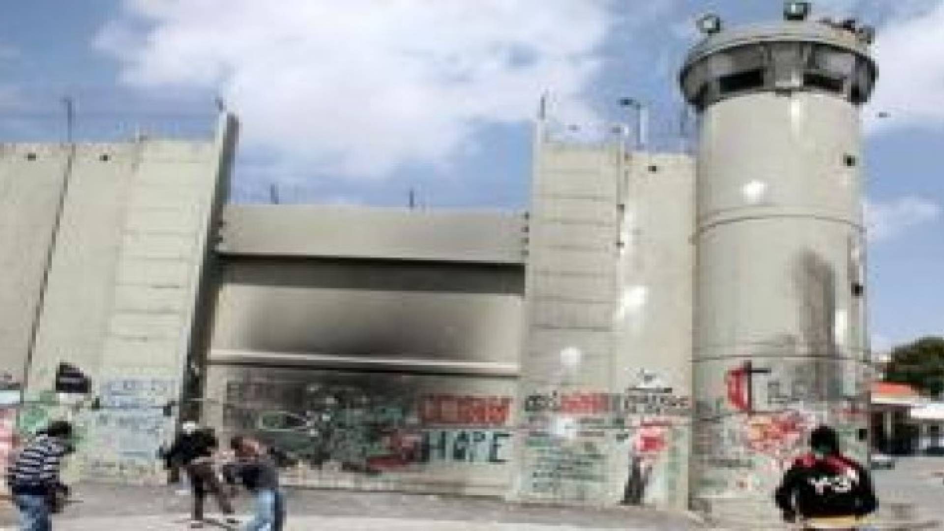 أضرار بإطلاق نار باتجاه برج عسكري للاحتلال قرب القدس