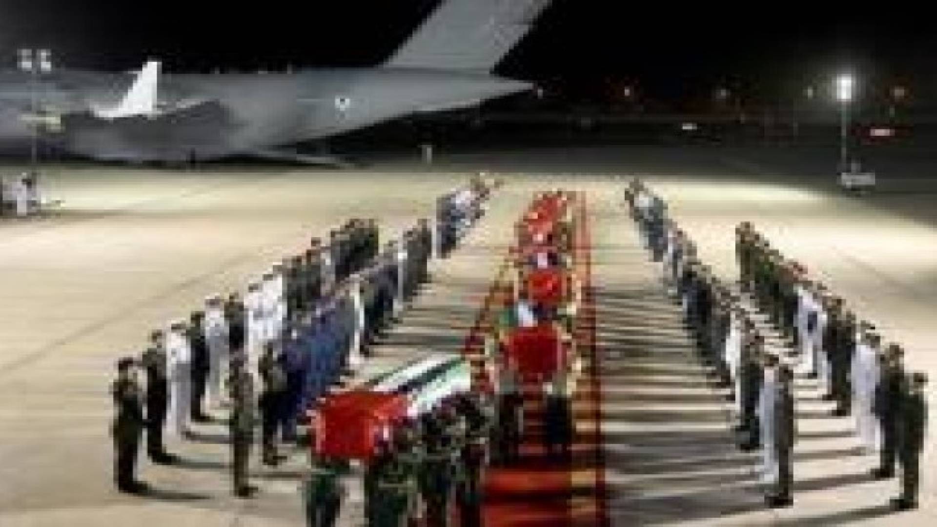 وصول جثامين شهداء الإمارات إلى أبوظبي