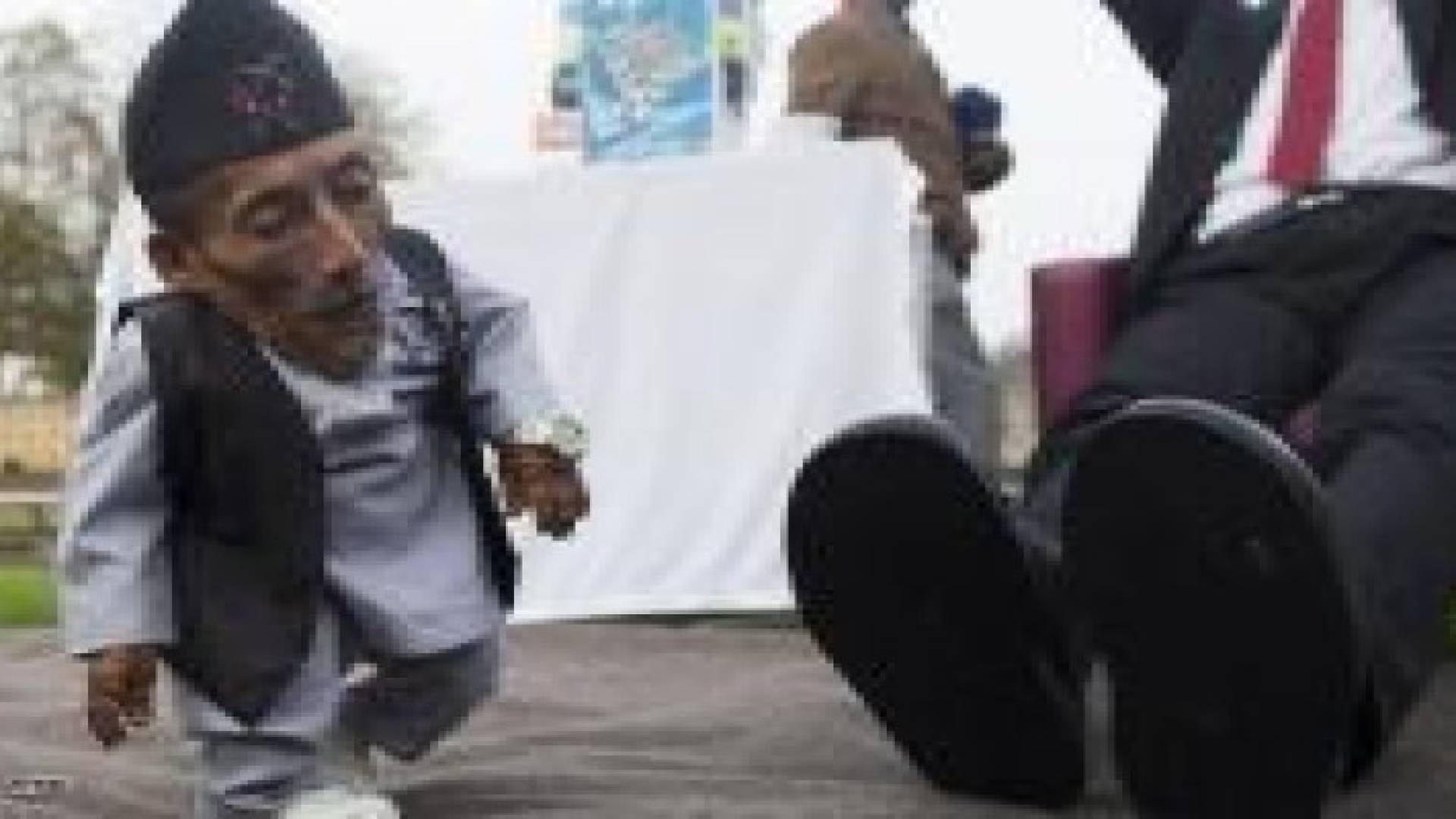 وفاة أقصر رجل في العالم