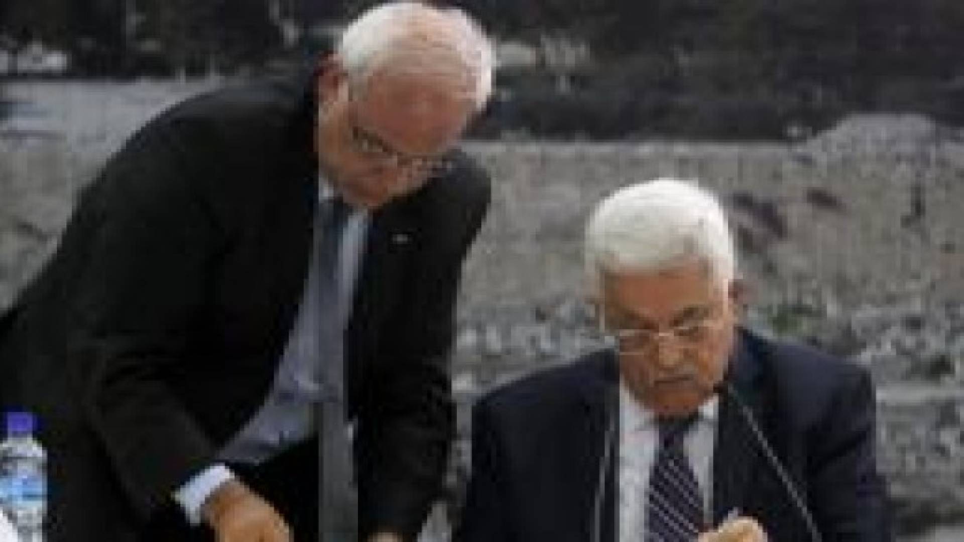 عريقات: مناصب عباس قد تتوزع على عدة أشخاص